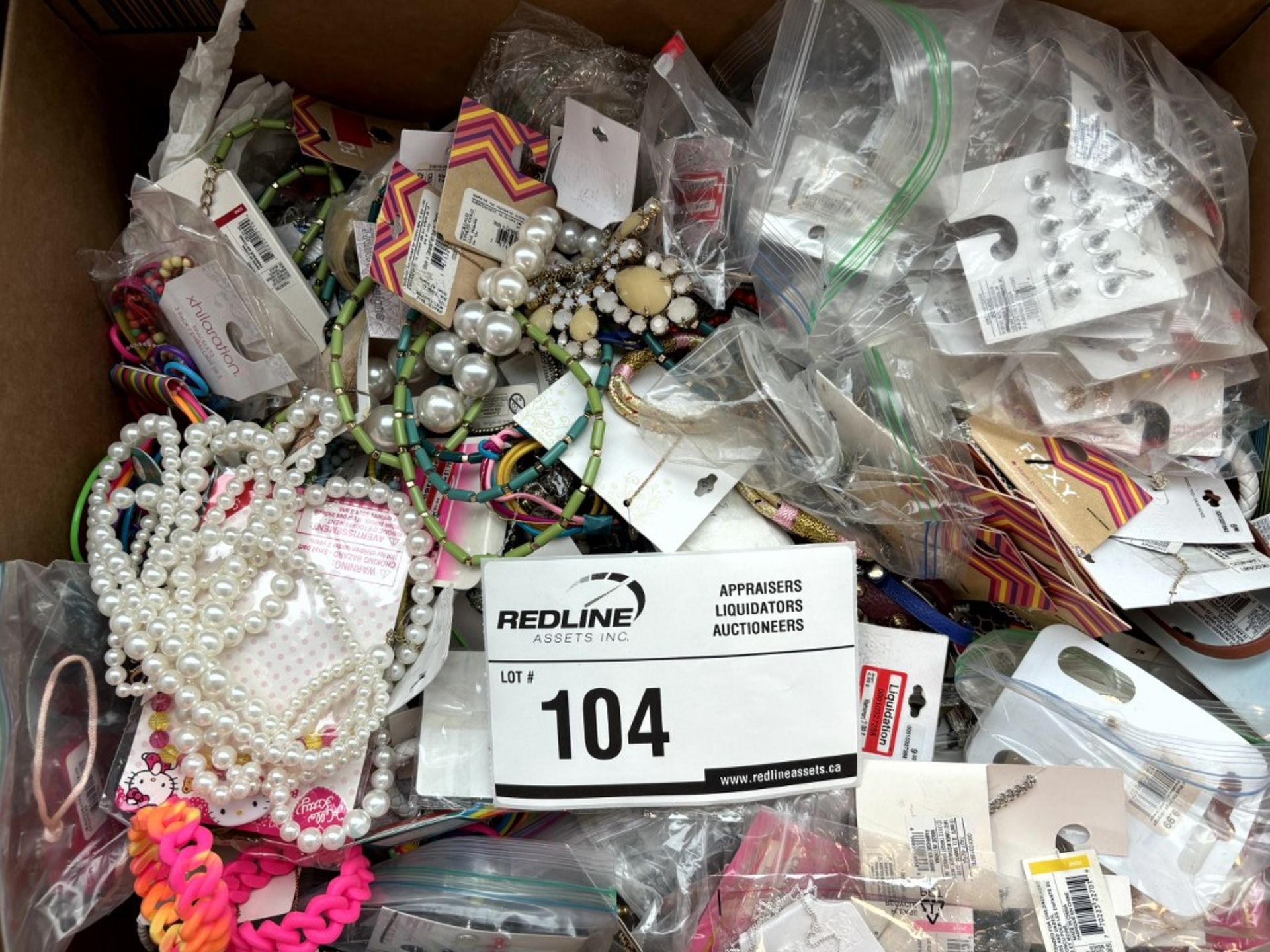 Mixed Lot - Assorted Costume Jewellry & Accessories