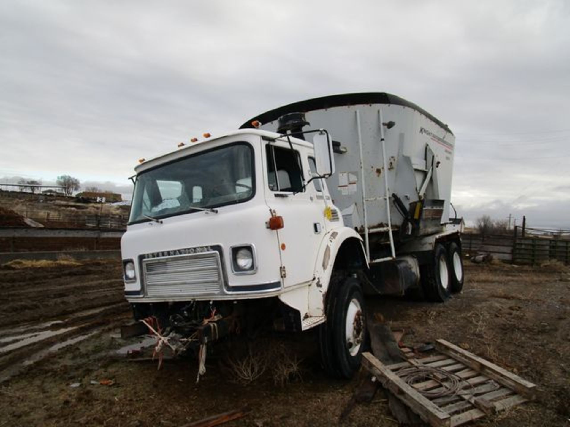 INTERNATIONAL CARGO STAR B MIXING TRUCK, NO VIN.