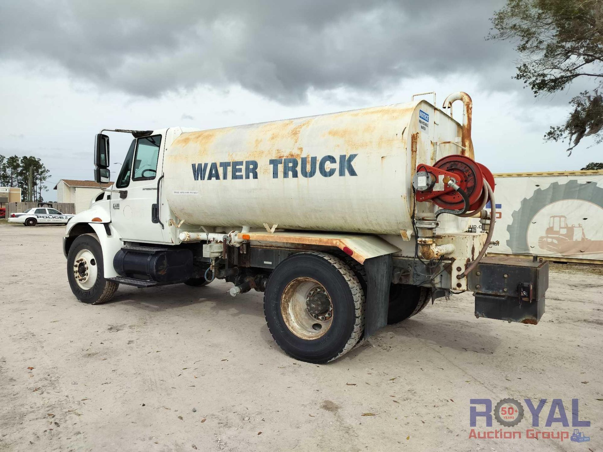 2004 International 4400 2,000 Gallon Water Truck - Image 4 of 25