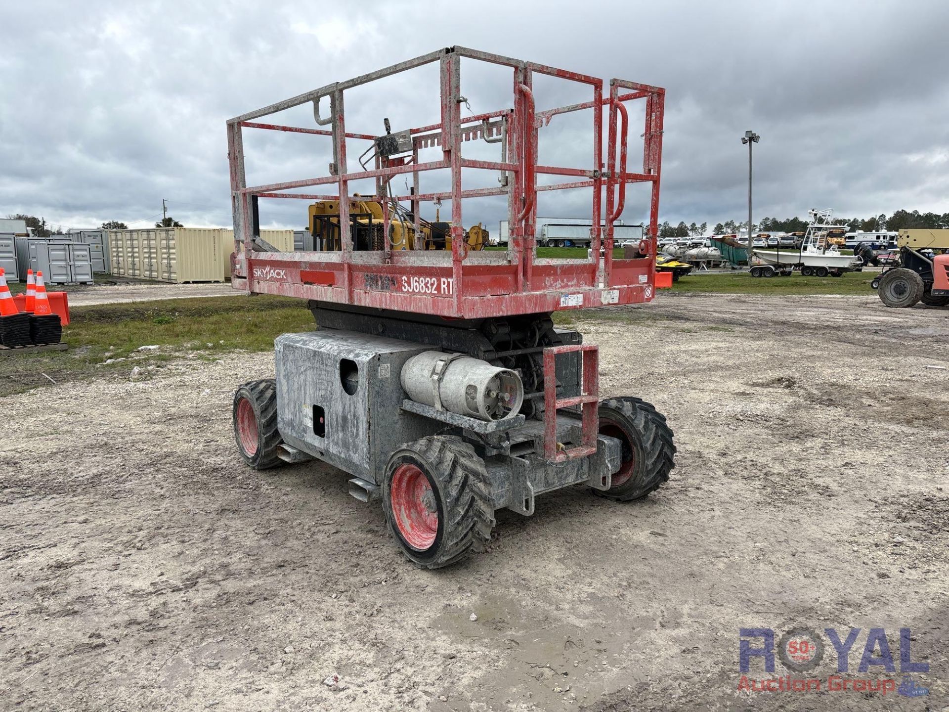 2018 Skyjack 6832RT All Terrain Scissor Lift - Bild 3 aus 9