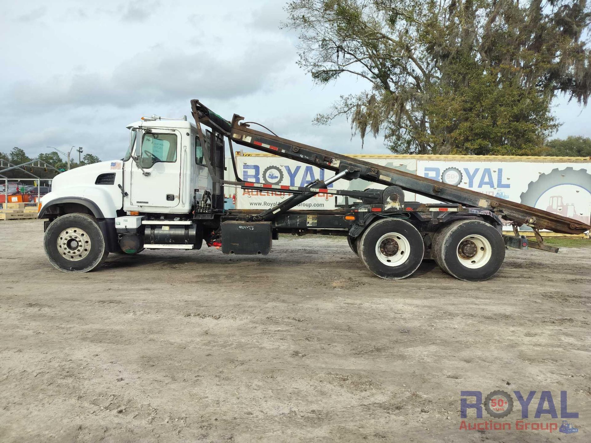 ???????2005 Mack CV713 Granite Rolloff Truck - Image 24 of 24