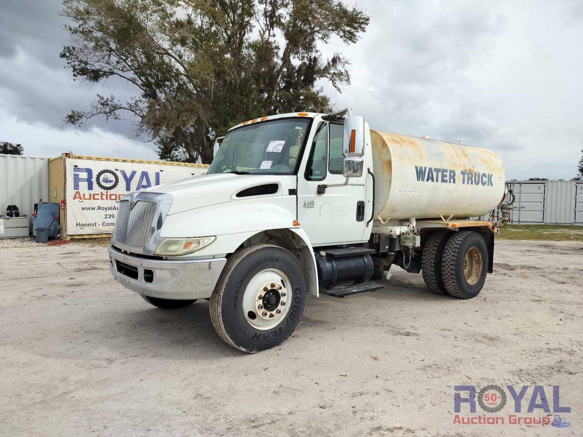 2004 International 4400 2,000 Gallon Water Truck