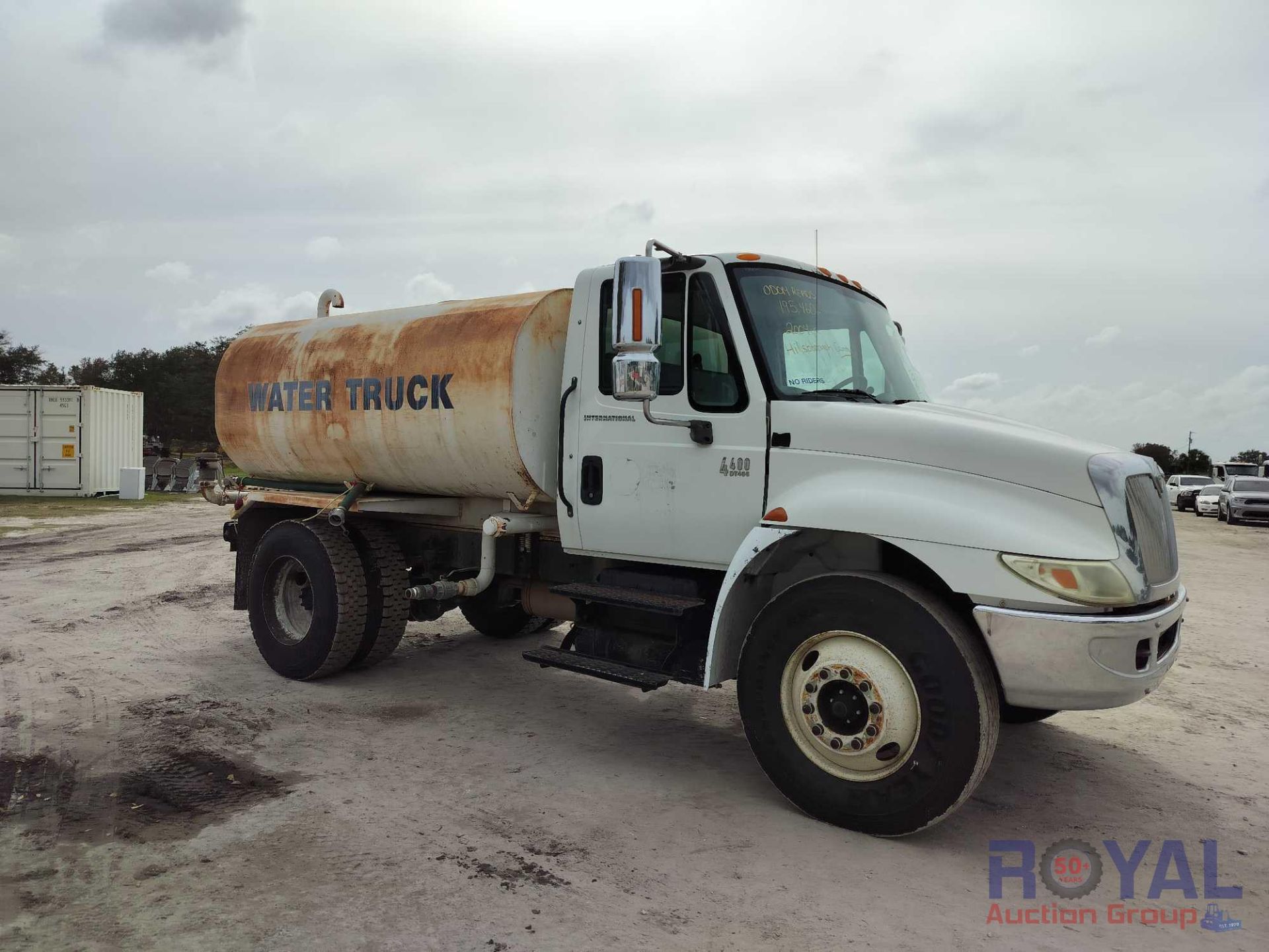 2004 International 4400 2,000 Gallon Water Truck - Image 2 of 25