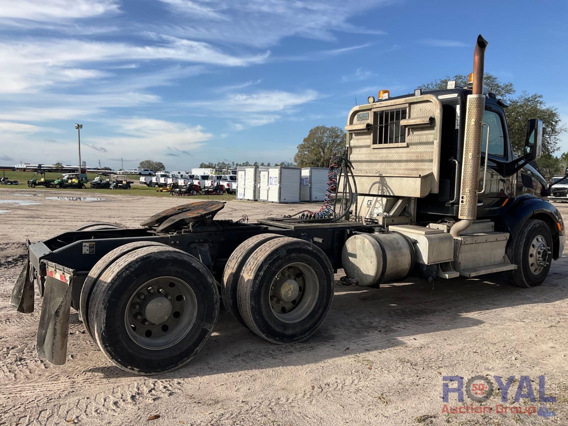 2016 Peterbilt 579 Day Cab Wet Kit T/A Truck Tractor - Image 3 of 53