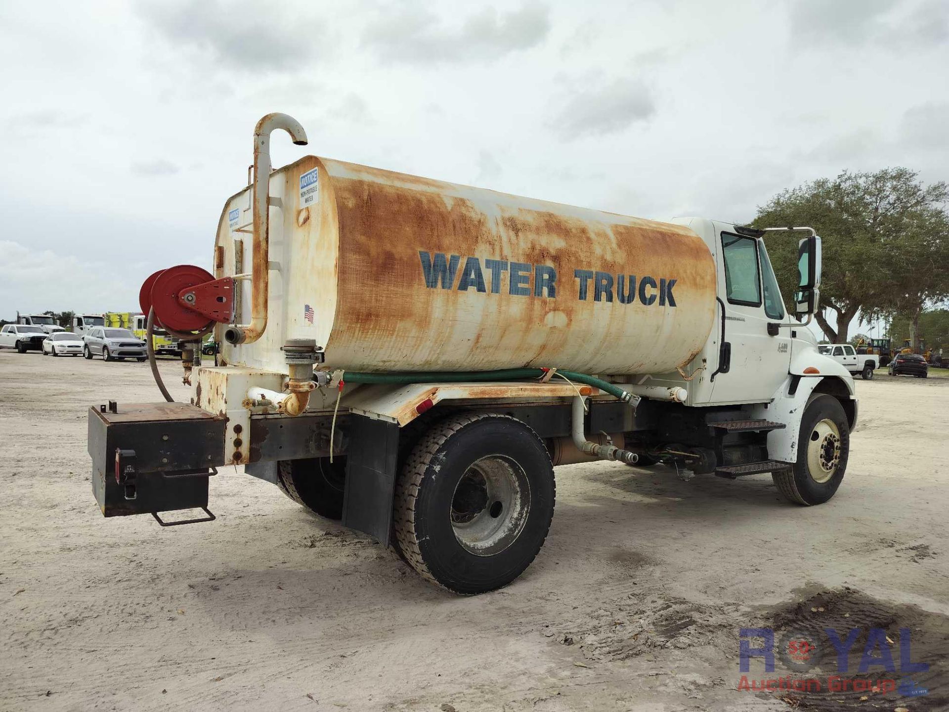 2004 International 4400 2,000 Gallon Water Truck - Image 3 of 25