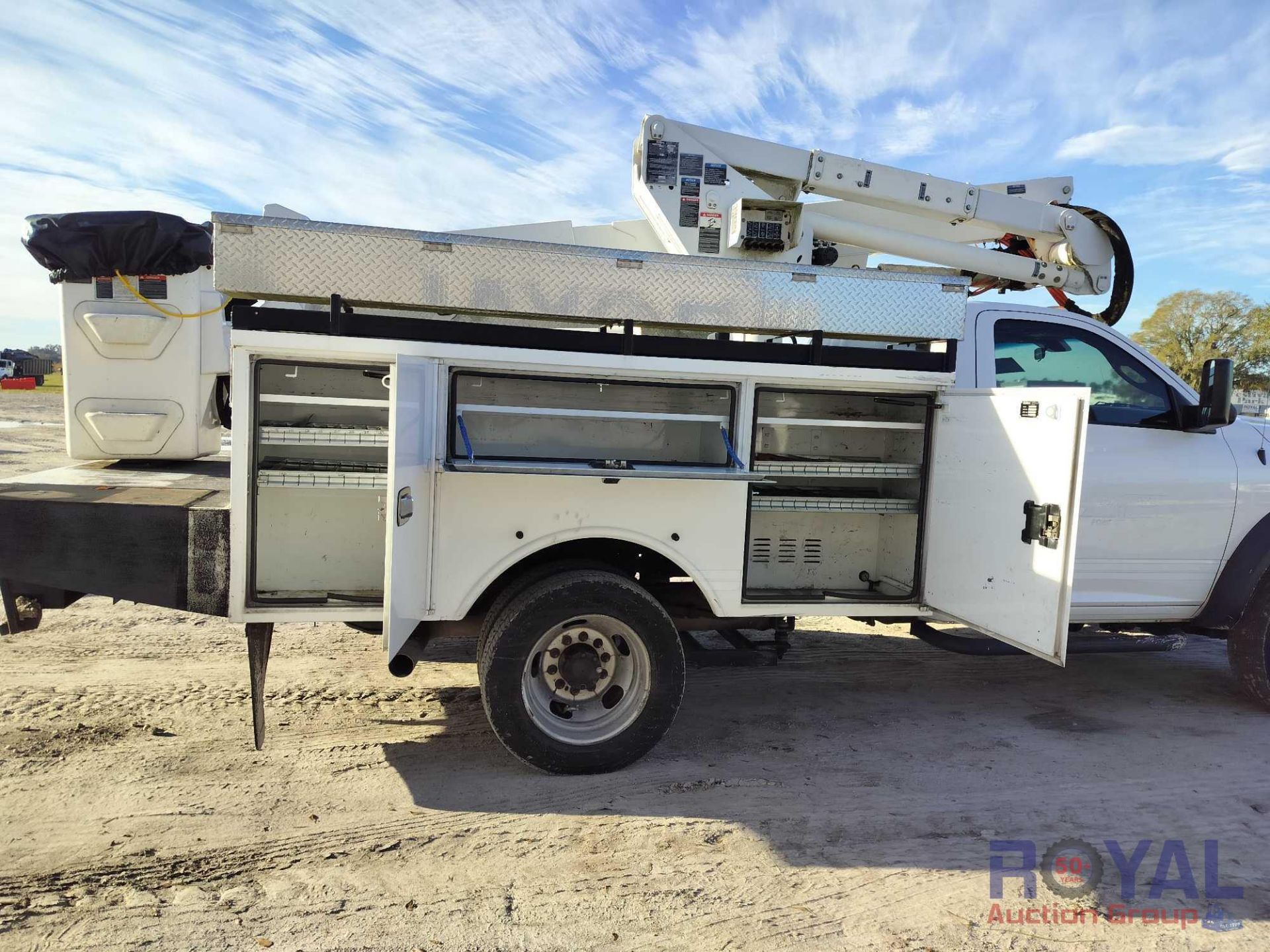 2014 Ram 5500 Altec AT37G Bucket Truck - Image 25 of 39