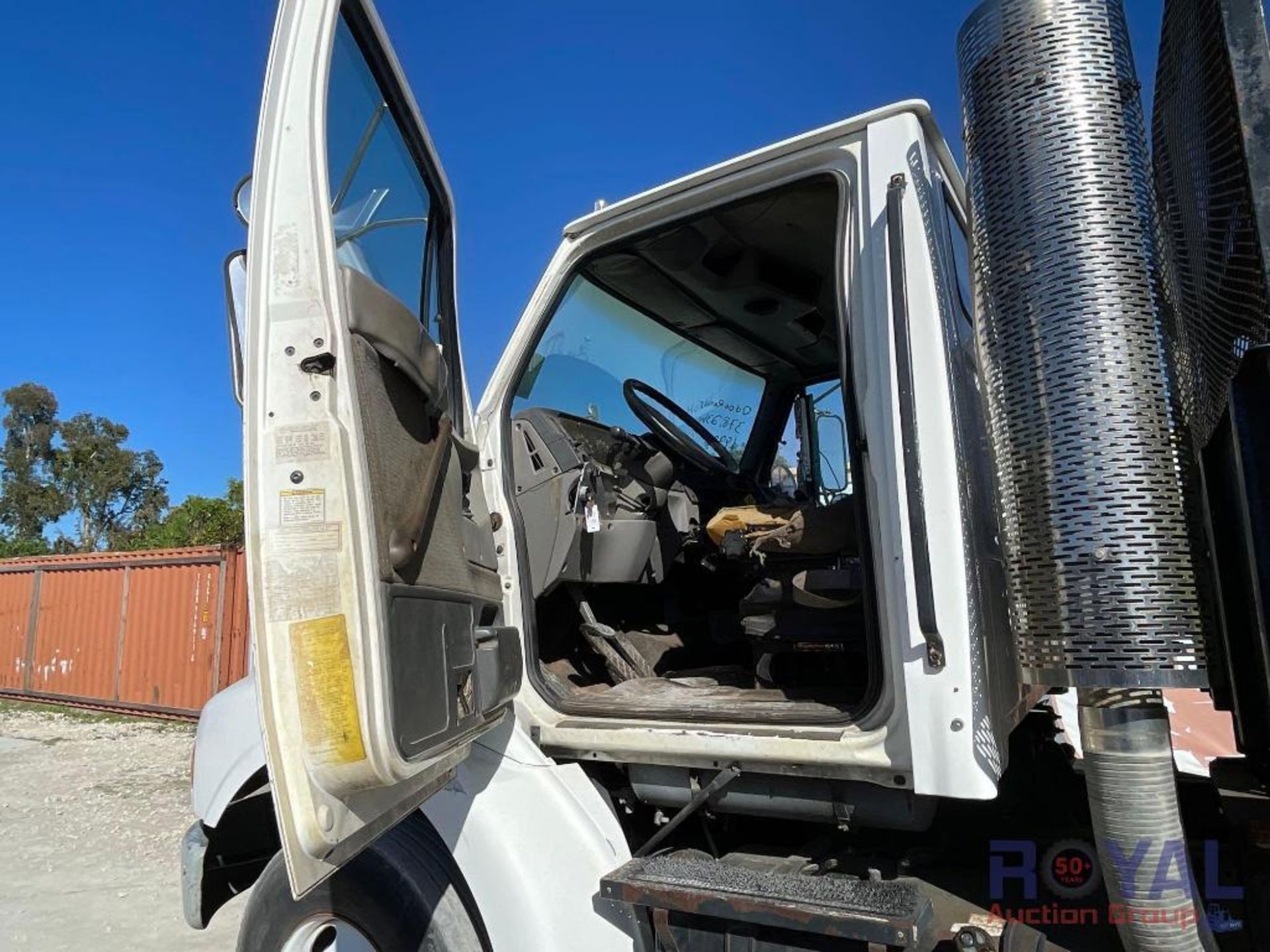 1998 Ford L8513 Louisville 113 T/A Heavy Duty Rollback Tow Truck - Image 10 of 32