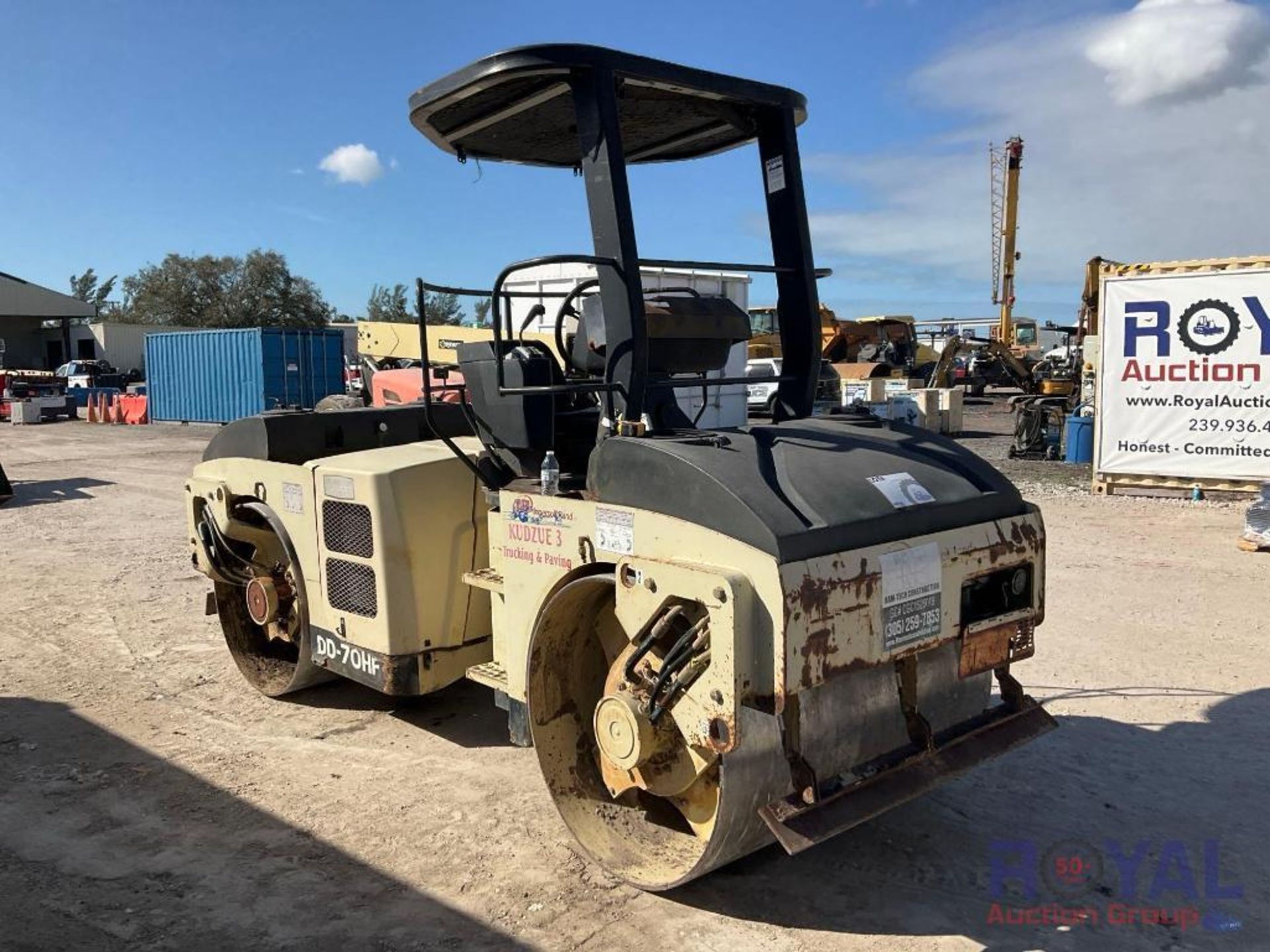 2007 DD70 Vibratory 58in Tandem Drum Roller - Image 2 of 26