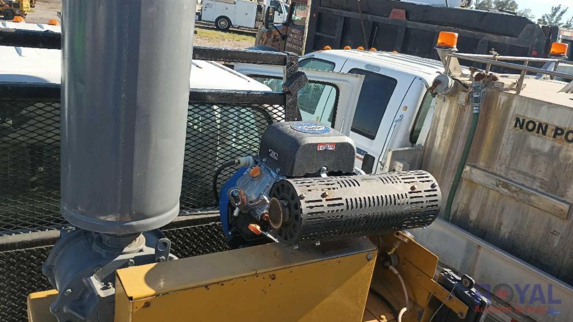 2000 Ford F650 SuperDuty Crew Cab Vermeer V800G Vacuum Truck - Image 48 of 49