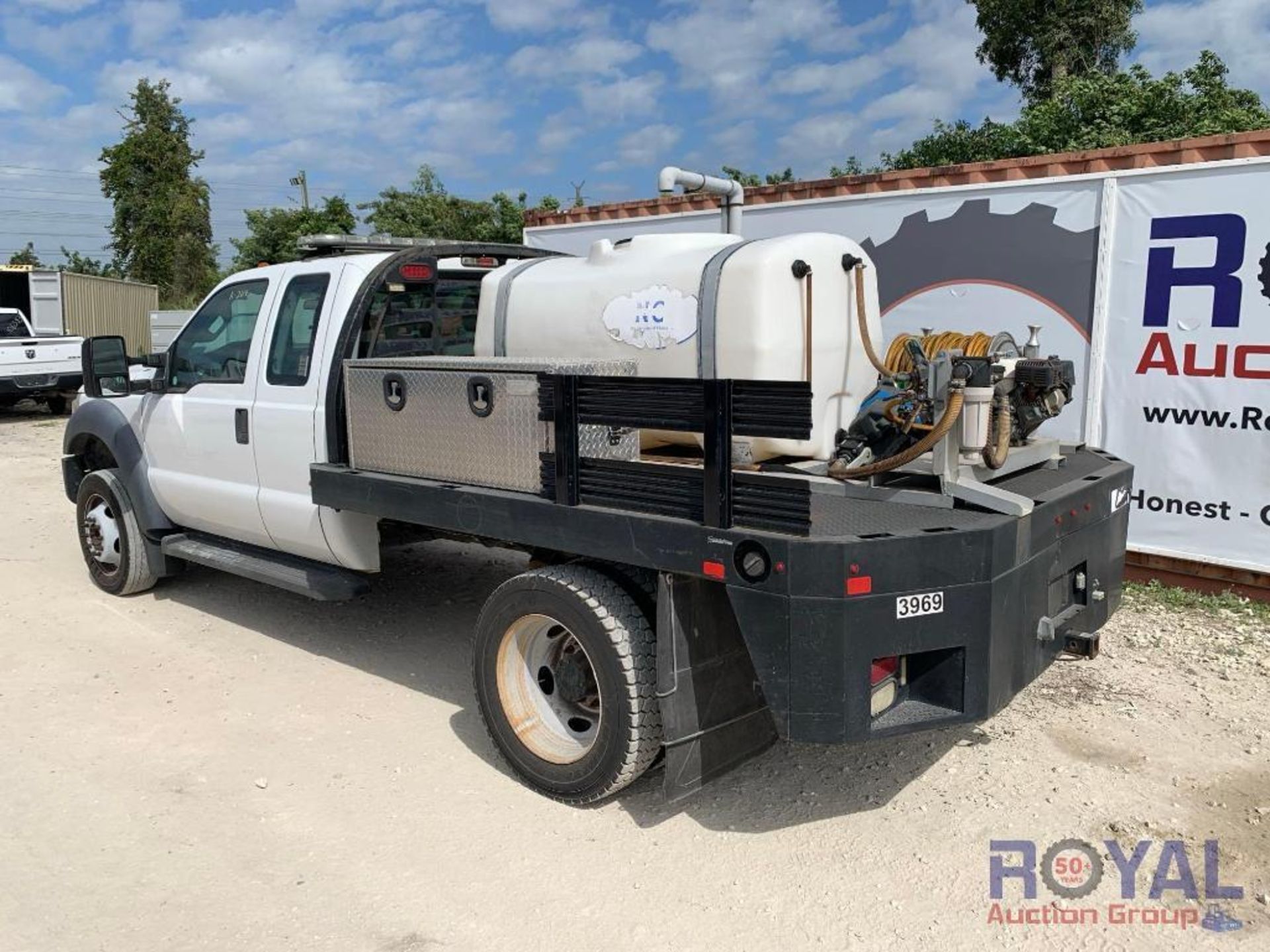 2015 Ford F550 Extended Cab 4X4 Super Duty Spray Truck - Image 3 of 31