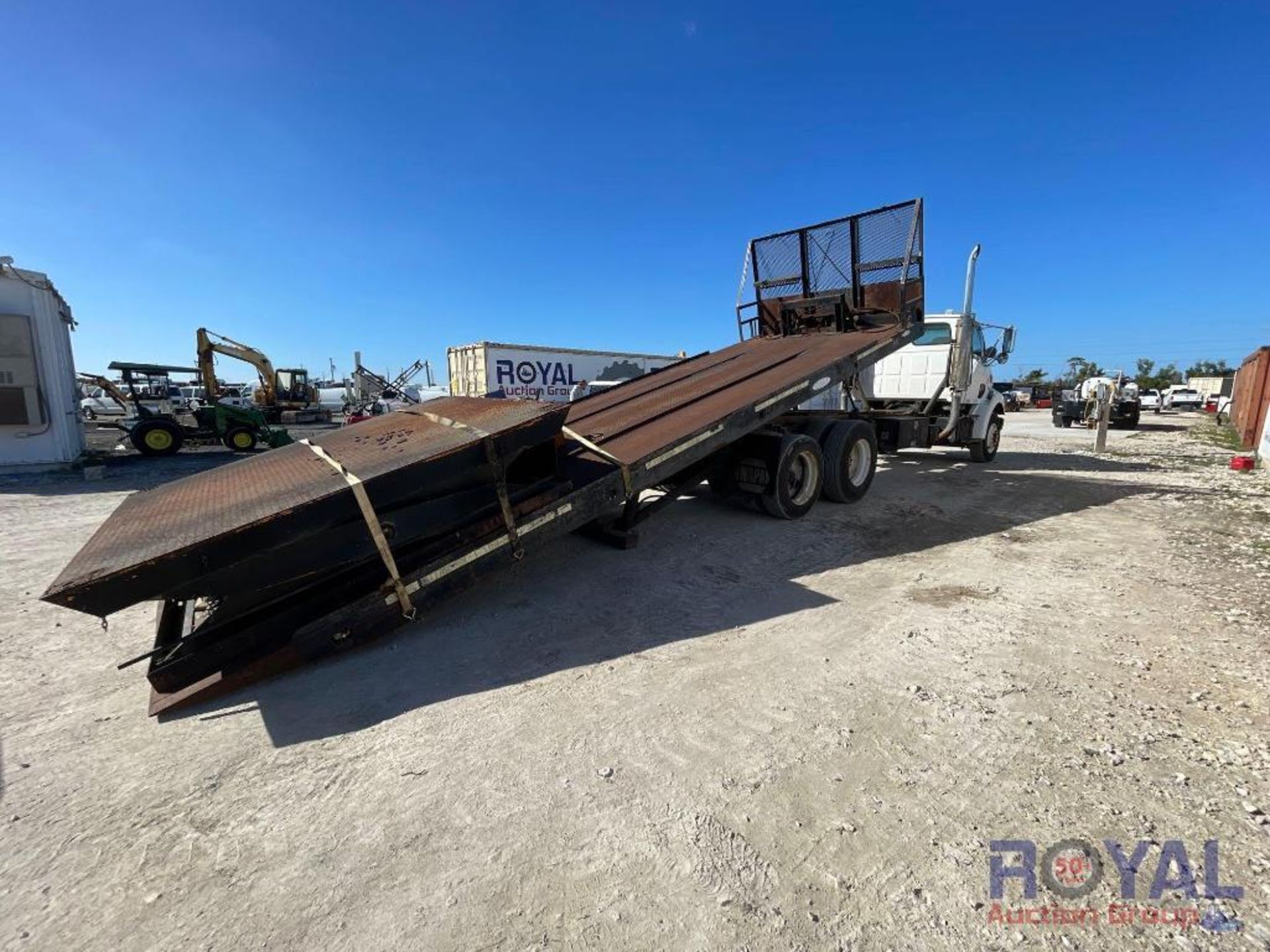 1998 Ford L8513 Louisville 113 T/A Heavy Duty Rollback Tow Truck - Image 3 of 32