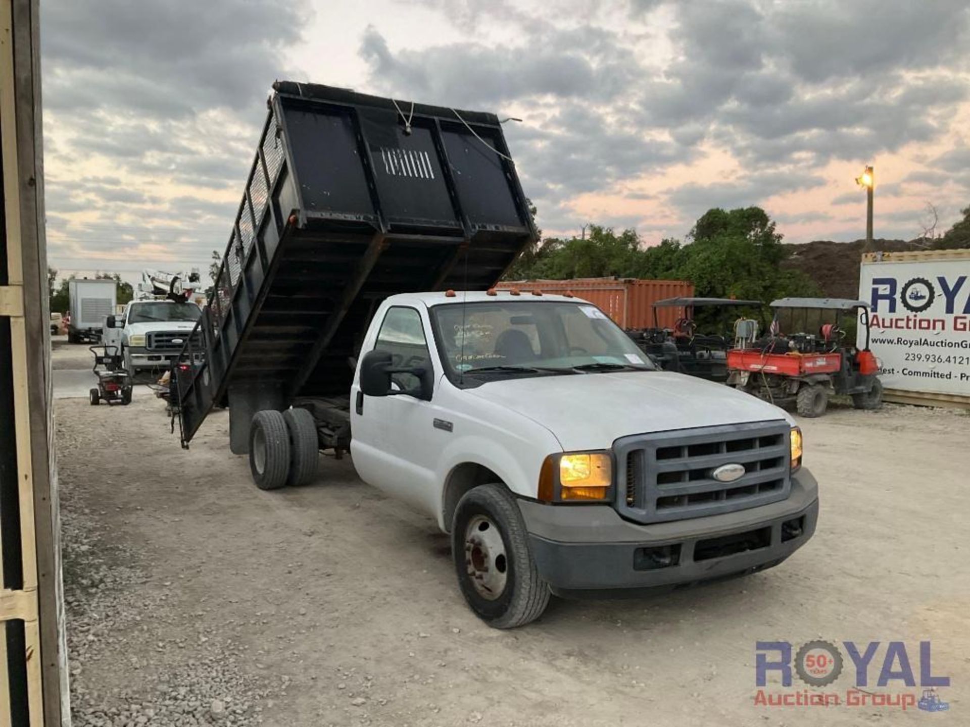 2005 Ford F350 Flatbed Dump Truck - Image 2 of 28