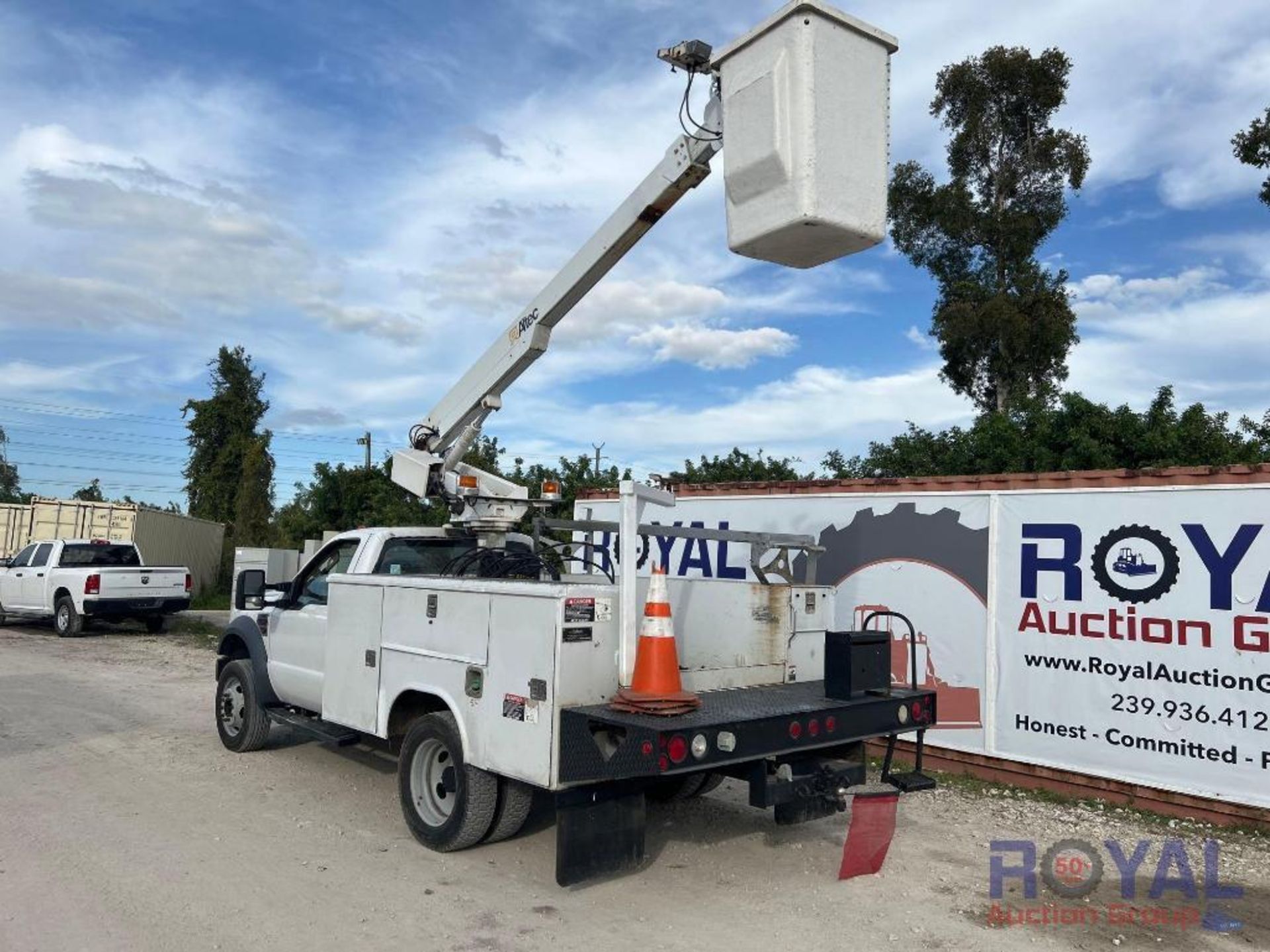 2008 Ford F-450 XL Altec AT200A 30FT Bucket Truck - Image 3 of 31