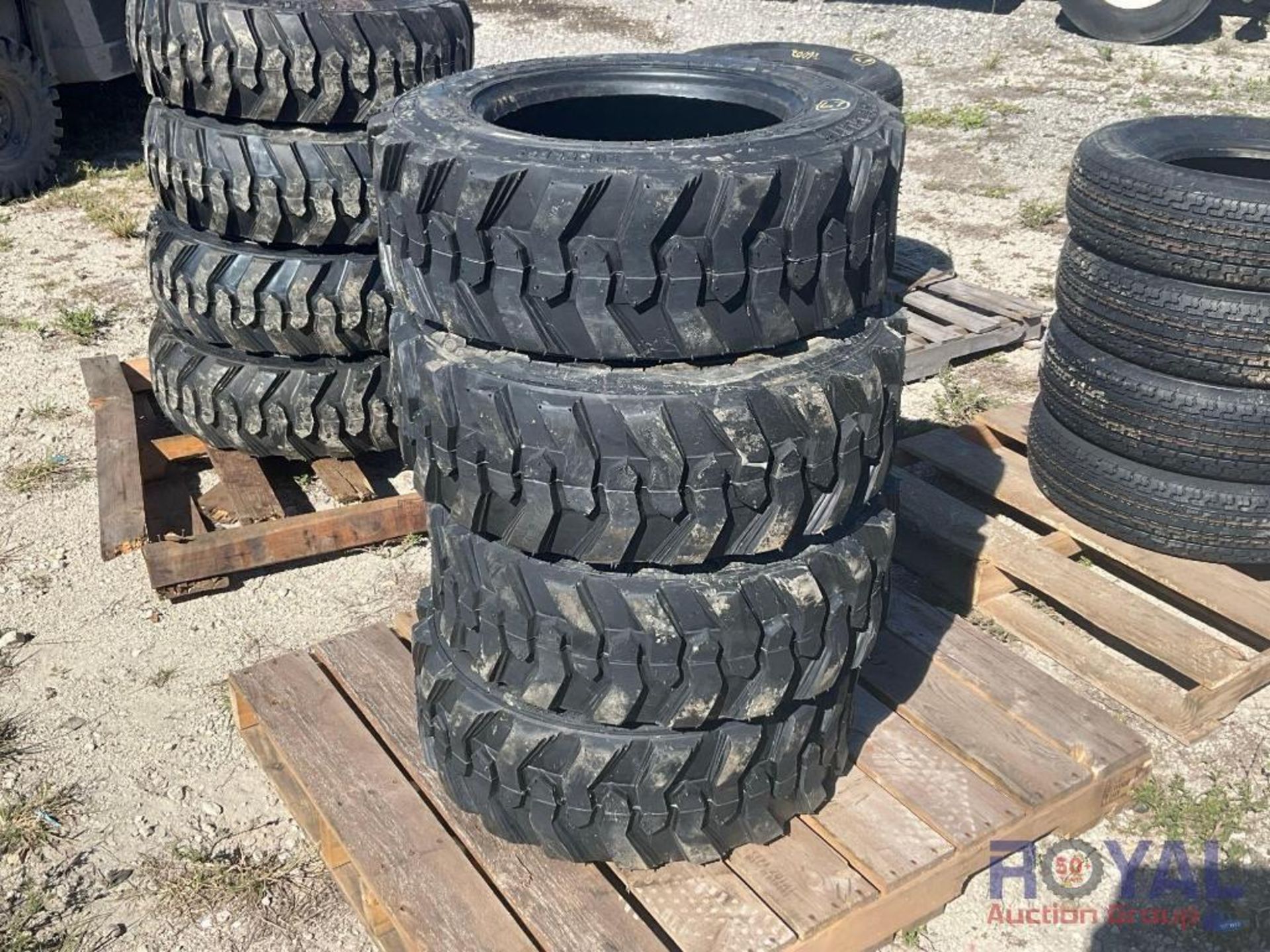 Unused New Forerunner 10-16.5N.H.S. Tires - Bild 4 aus 4