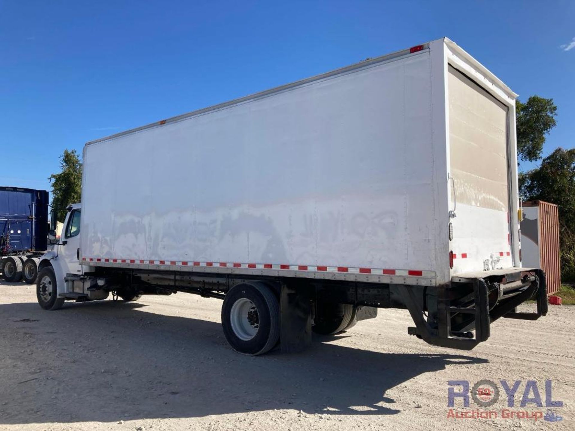 2007 Freightliner M2 106 Medium Duty 26ft Box Truck - Image 4 of 40