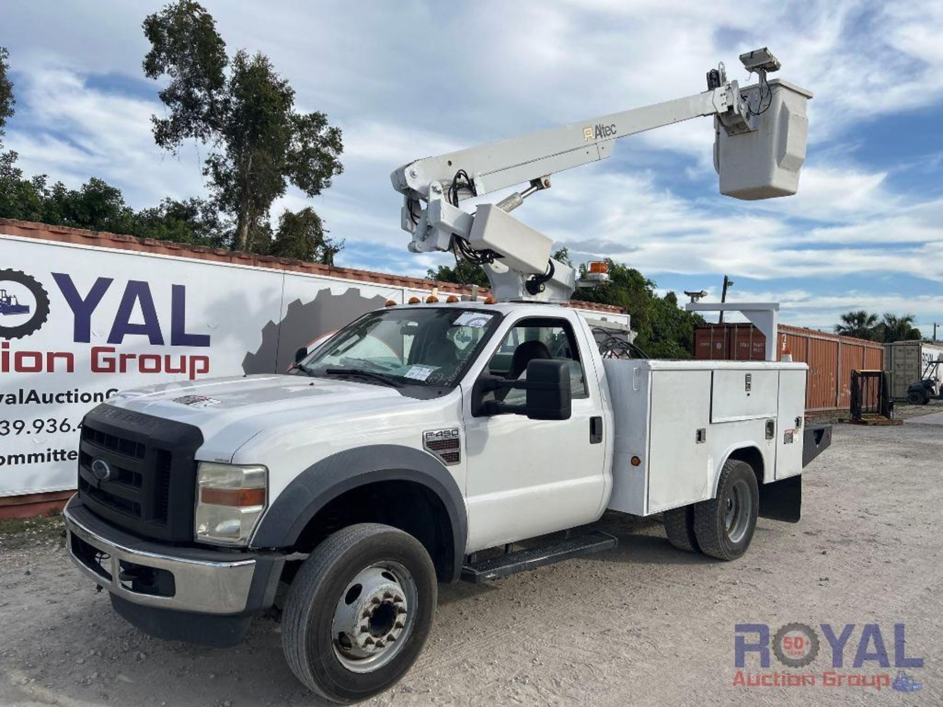 2008 Ford F-450 XL Altec AT200A 30FT Bucket Truck