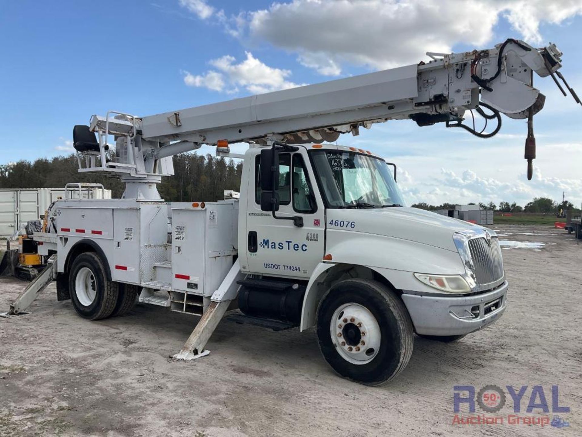 2007 International 4300 Altec DM47 TR Insulated Digger Derrick Truck - Image 2 of 36