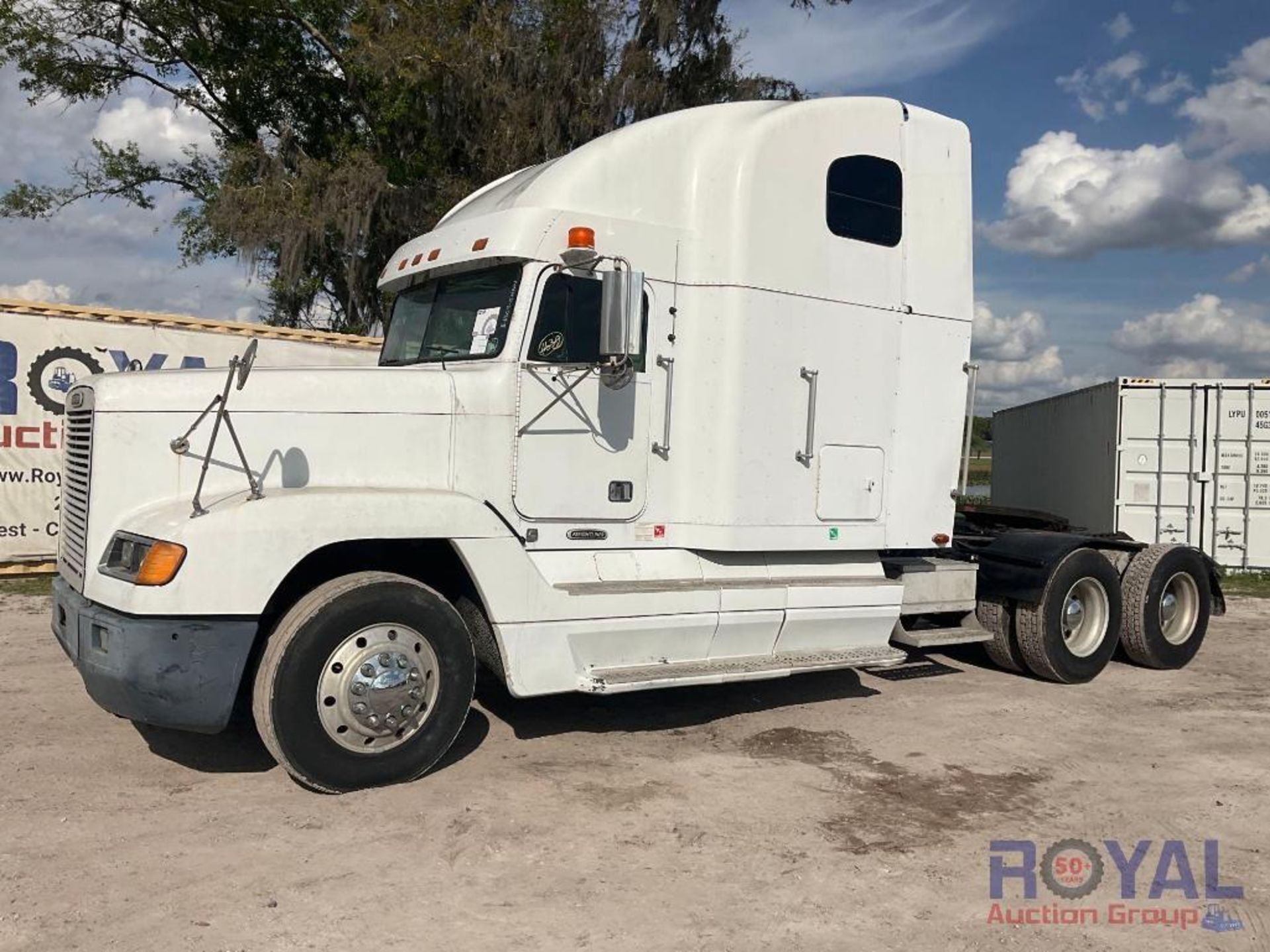 2000 Freightliner FLD120 T/A Sleeper Truck Tractor