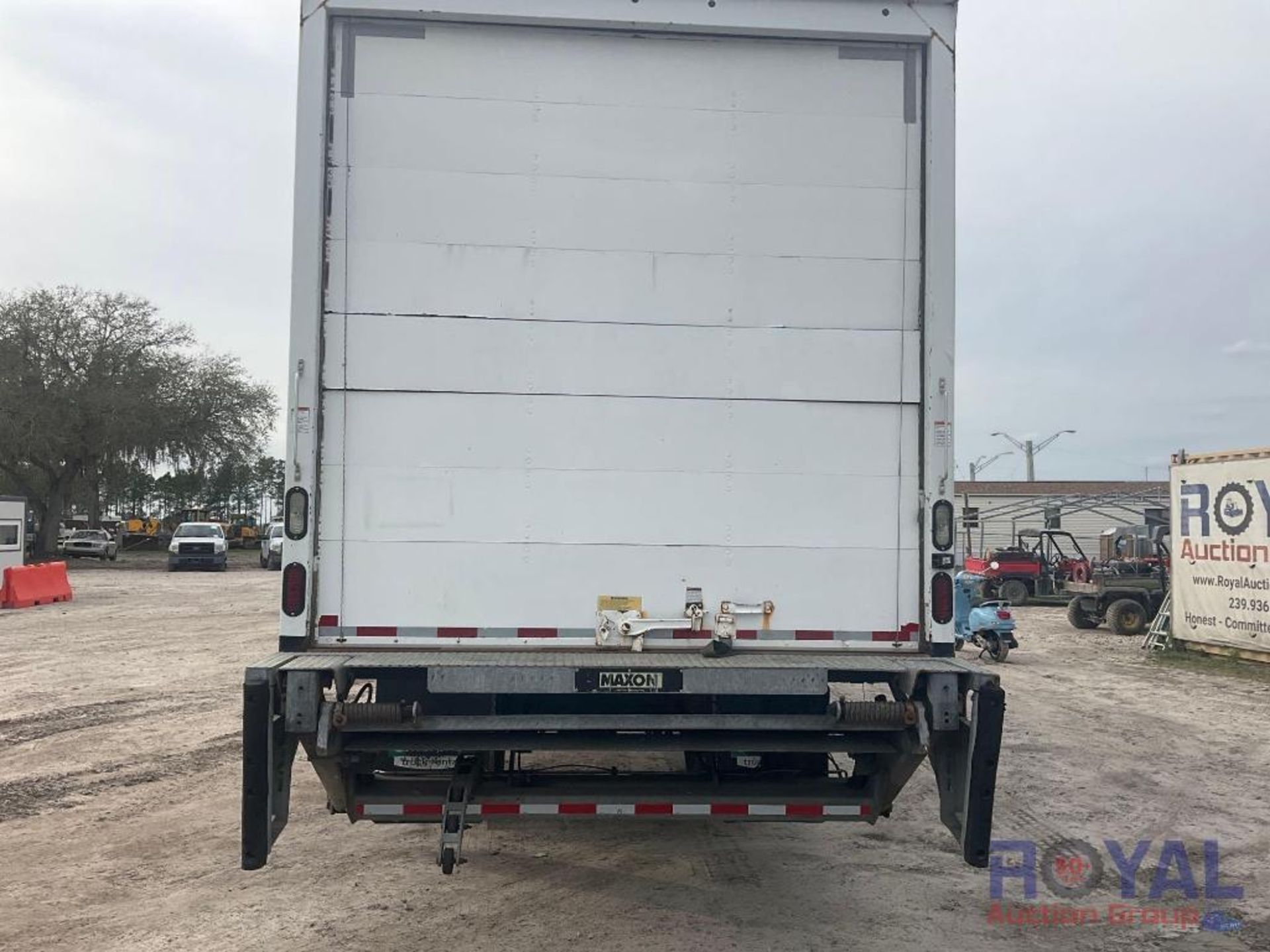 2018 Hino 268 26ft Box Truck - Image 13 of 28