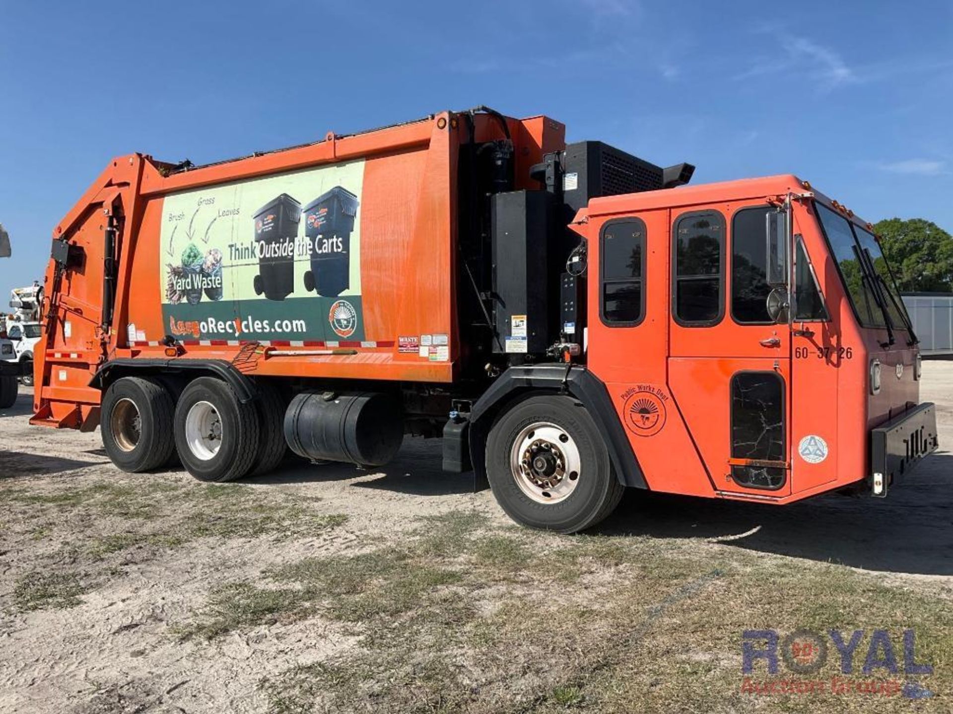 2014 CCC Low Entry Garbage Truck - Image 2 of 33