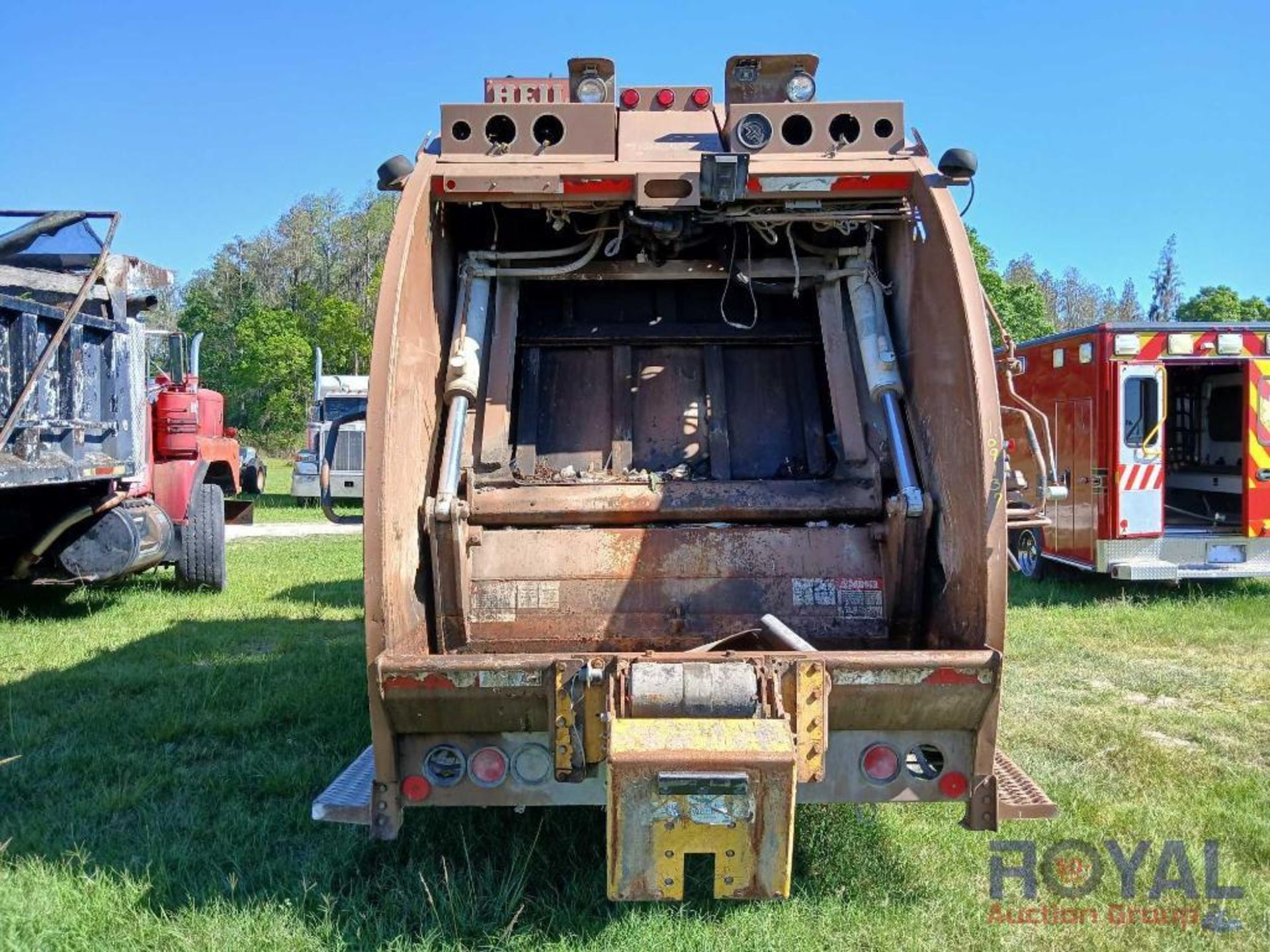 2012 UD3300 Truck Garbage Truck - Image 15 of 16