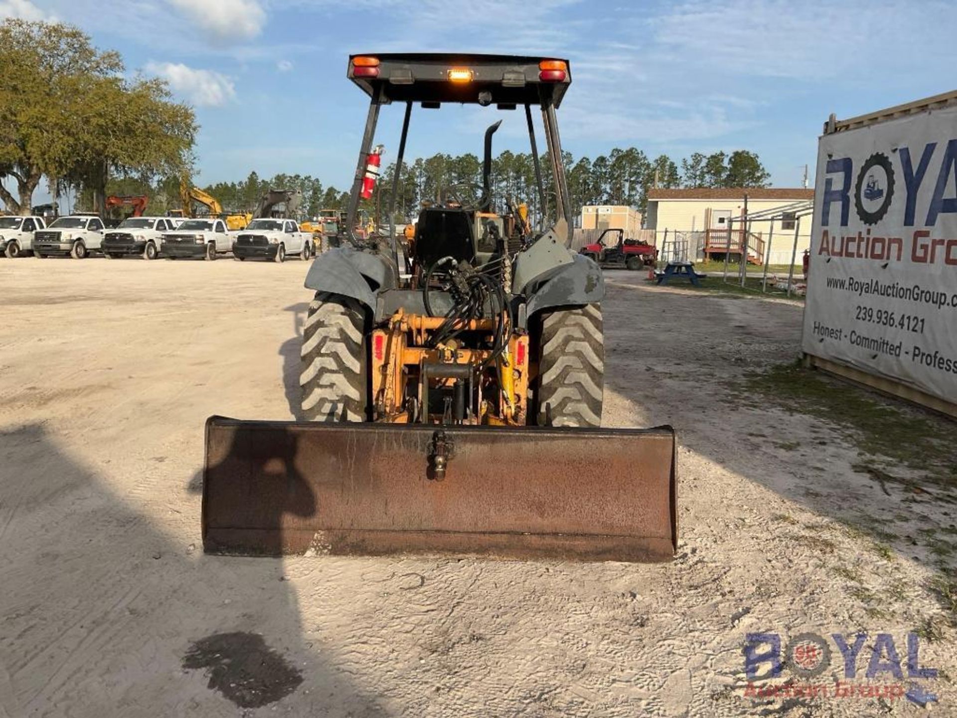 Case 570XLT 4x4 Landscape Tractor Skip Loader Box Blade - Image 23 of 25