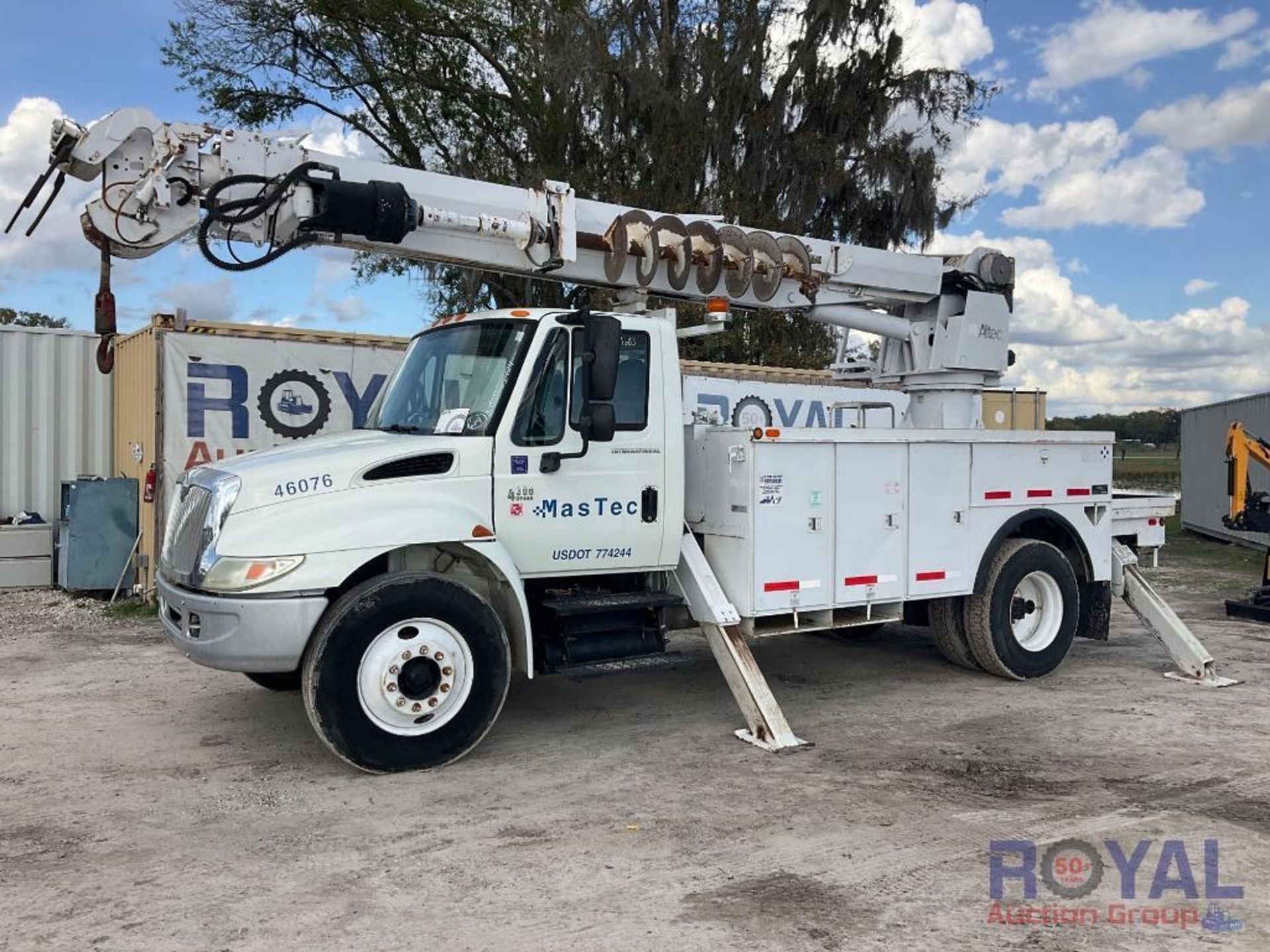 2007 International 4300 Altec DM47 TR Insulated Digger Derrick Truck