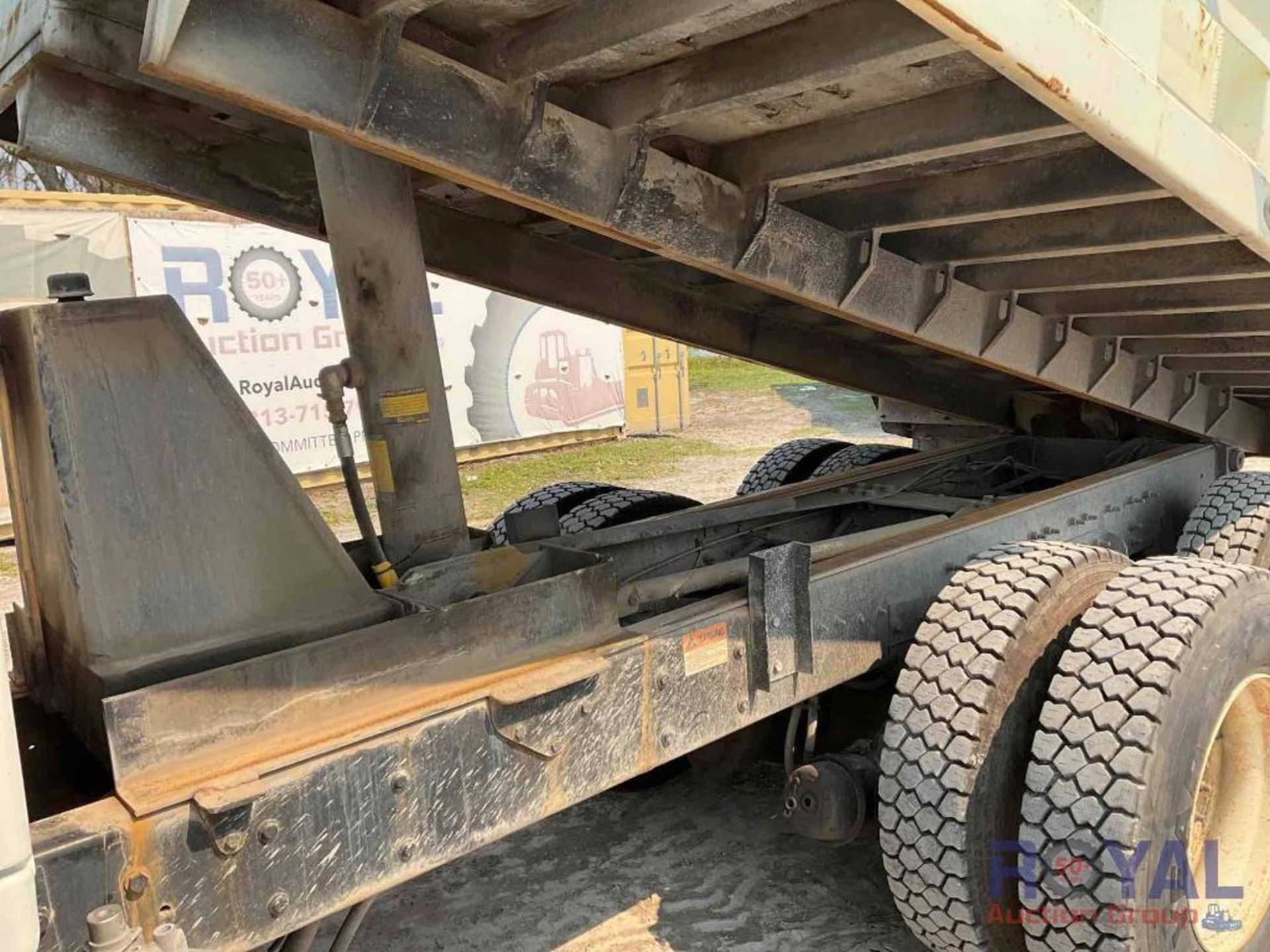 2013 International Work Star 7600 Dump Truck - Image 14 of 28
