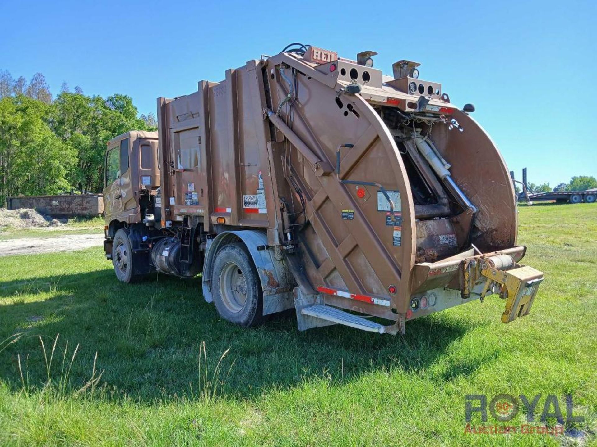 2012 UD3300 Truck Garbage Truck - Image 4 of 16