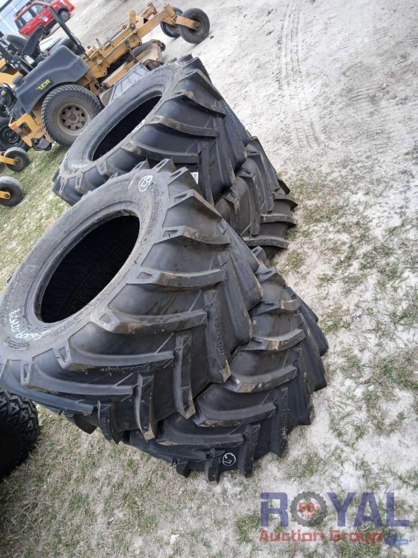 Lot Of 4 Forerunner Tires 31x15.5-15NHS - Image 5 of 6