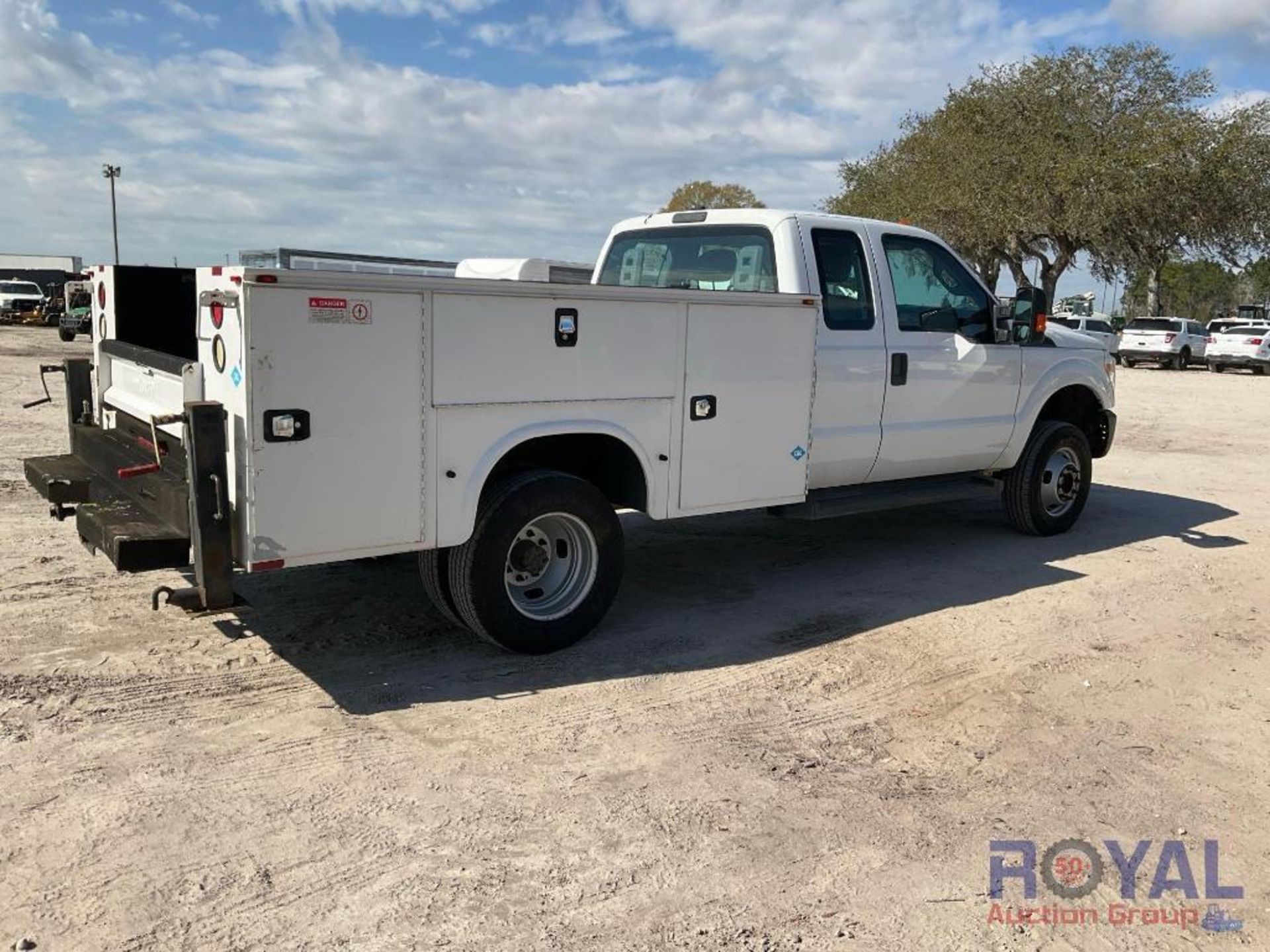 2015 Ford F350 4X4 Extended Cab Service Truck - Bild 2 aus 30