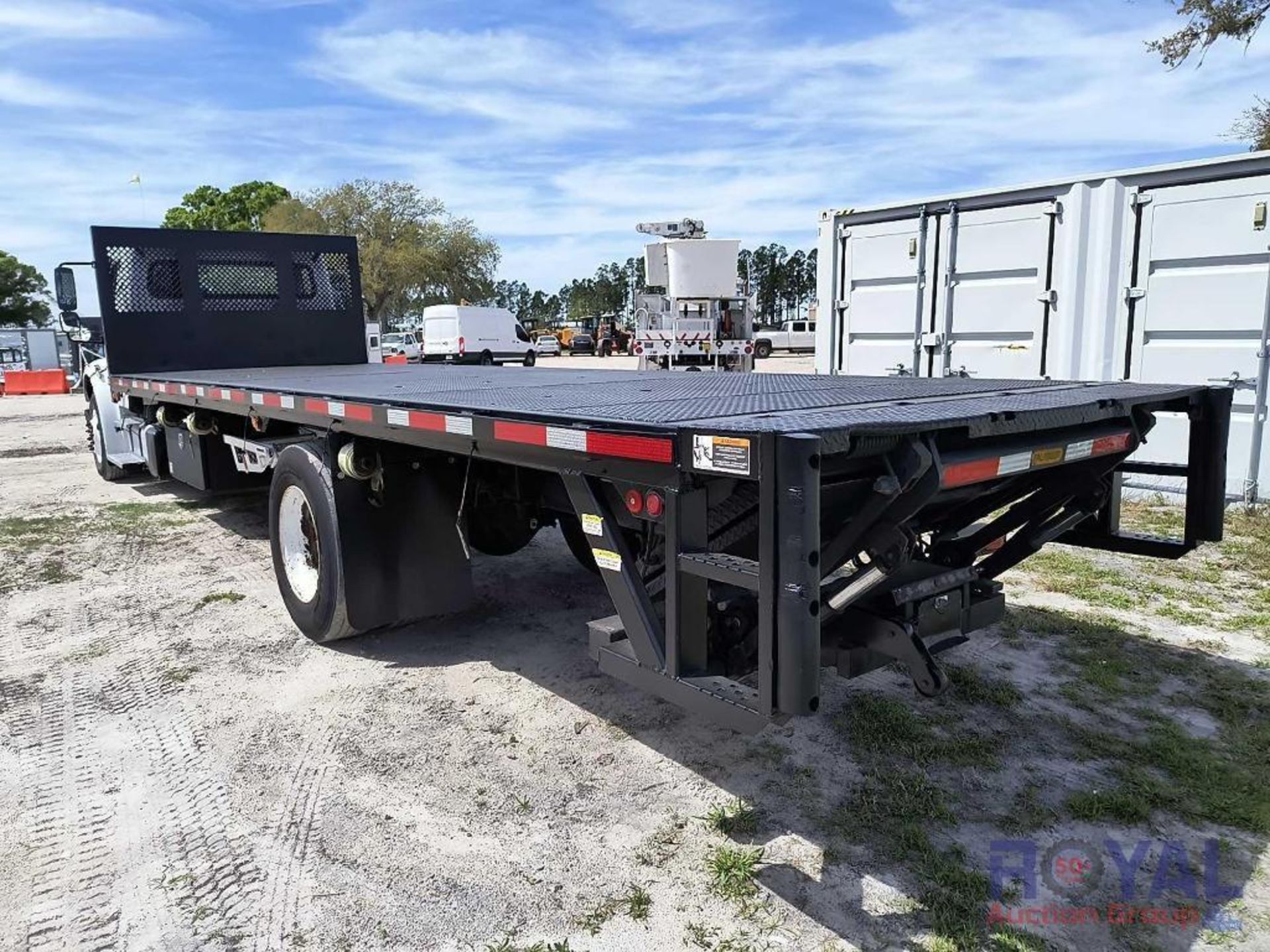 2015 Freightliner M2 106 26FT Flatbed Truck - Bild 4 aus 28