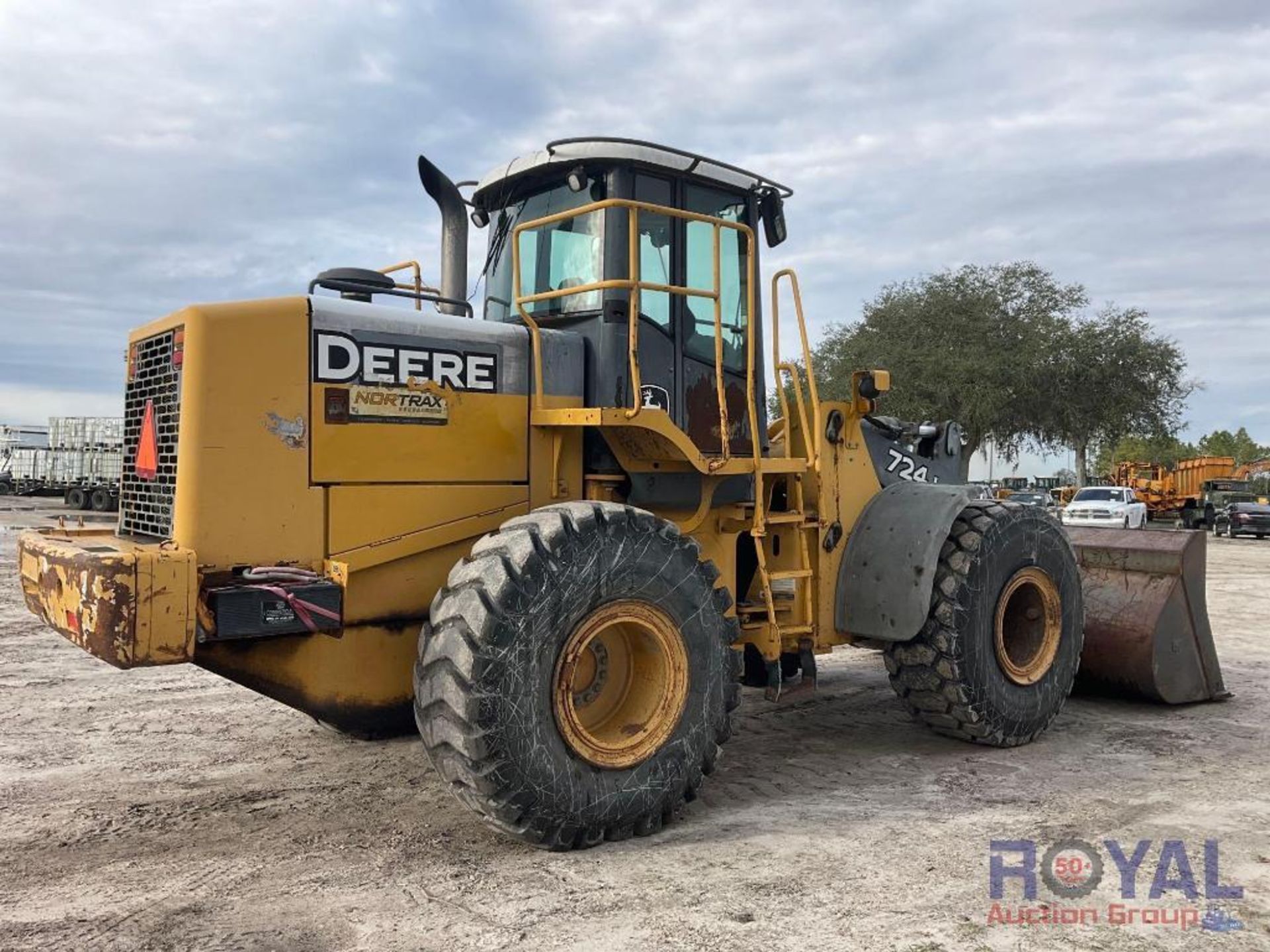 2006 John Deere 724J 4X4 Articulated Wheel Loader - Image 3 of 24