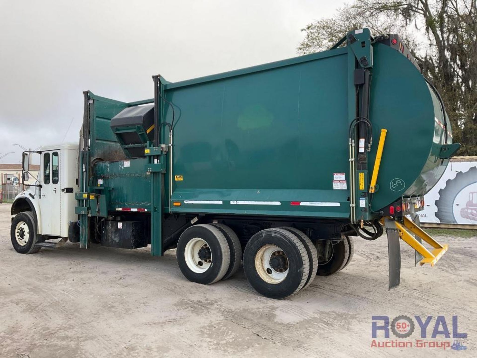 2014 Freightliner M2 106 Side Loader Garbage Truck - Image 4 of 36