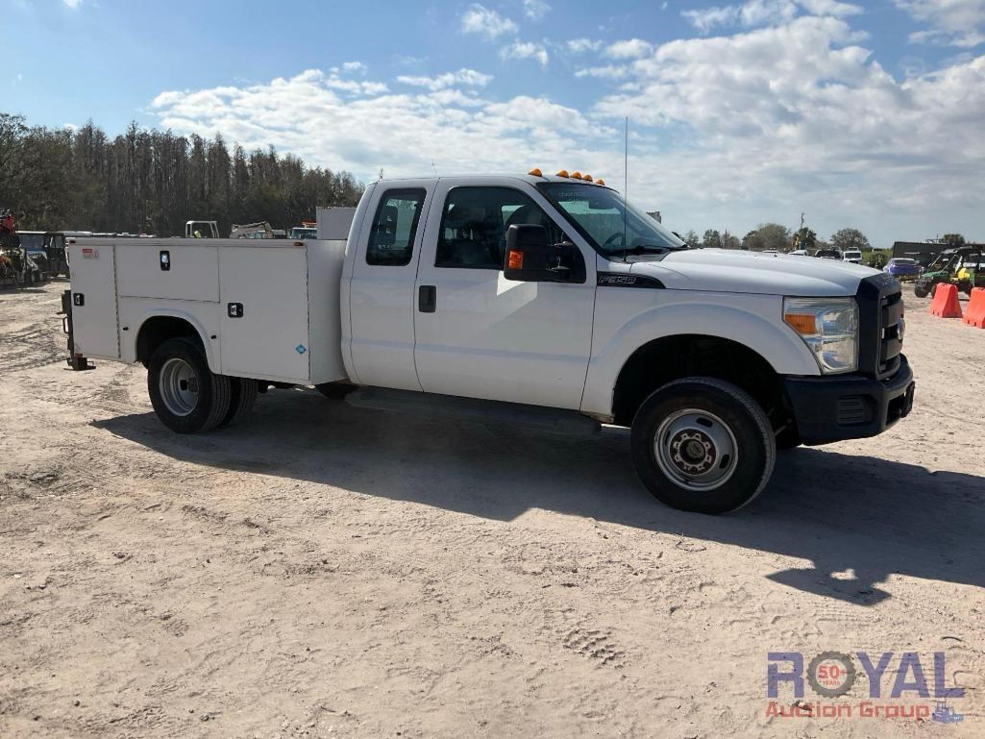 2015 Ford F350 4X4 Extended Cab Service Truck