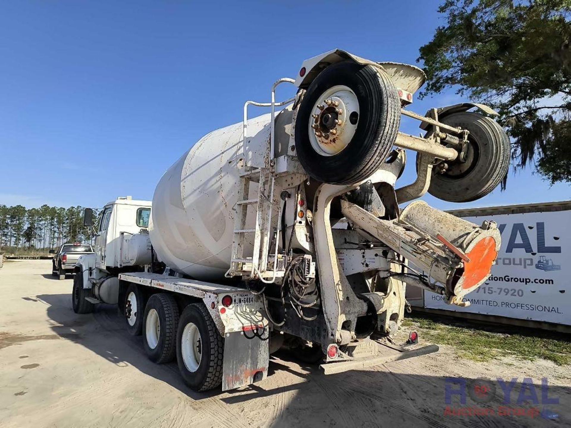 2020 Western Star 4700 Con-Tech Bridgeking 11 CuYdTri axle Cement Mixer - Image 4 of 41