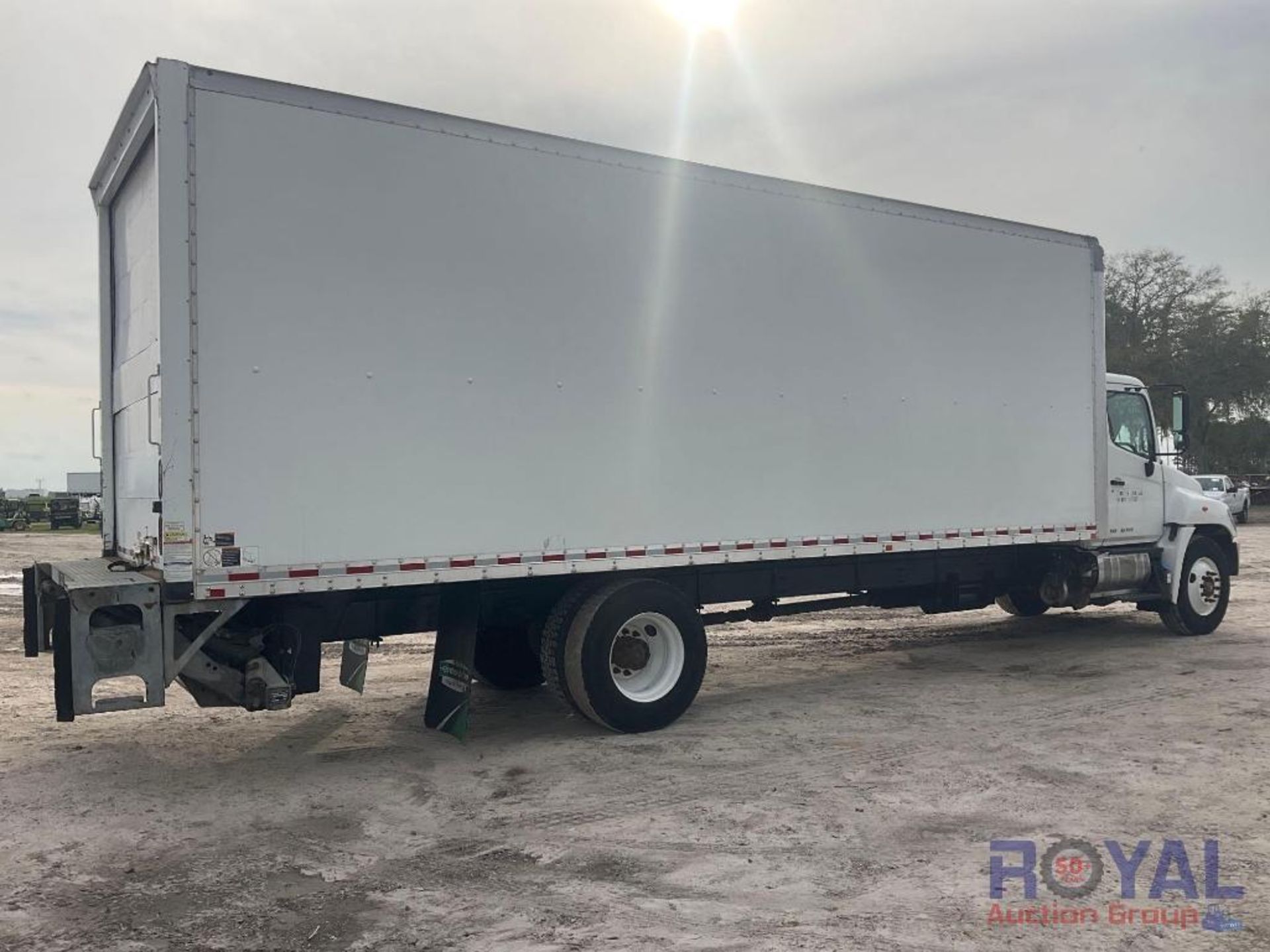 2018 Hino 268 26ft Box Truck - Image 3 of 28