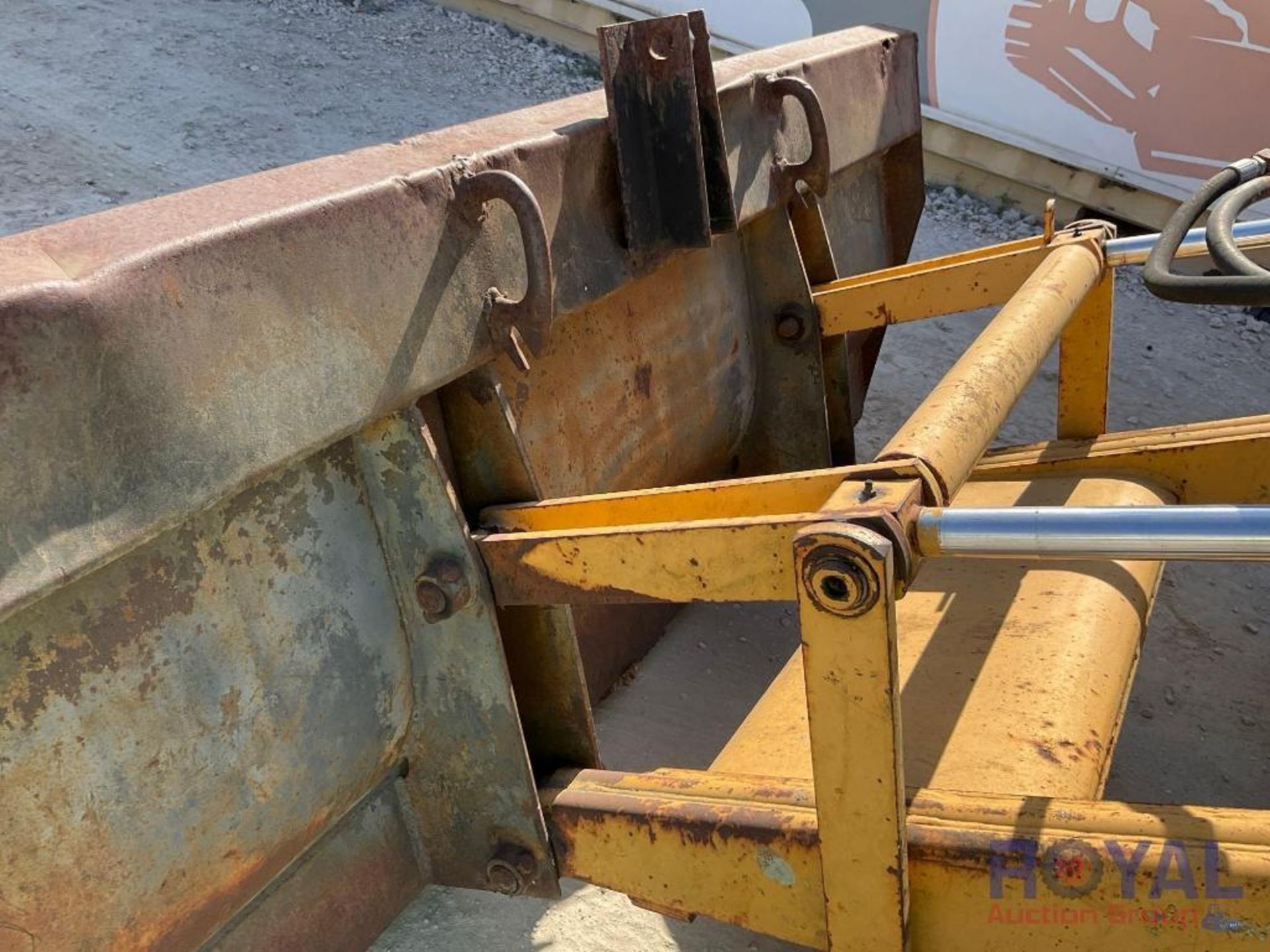 Ford 555B Loader Backhoe - Image 40 of 48