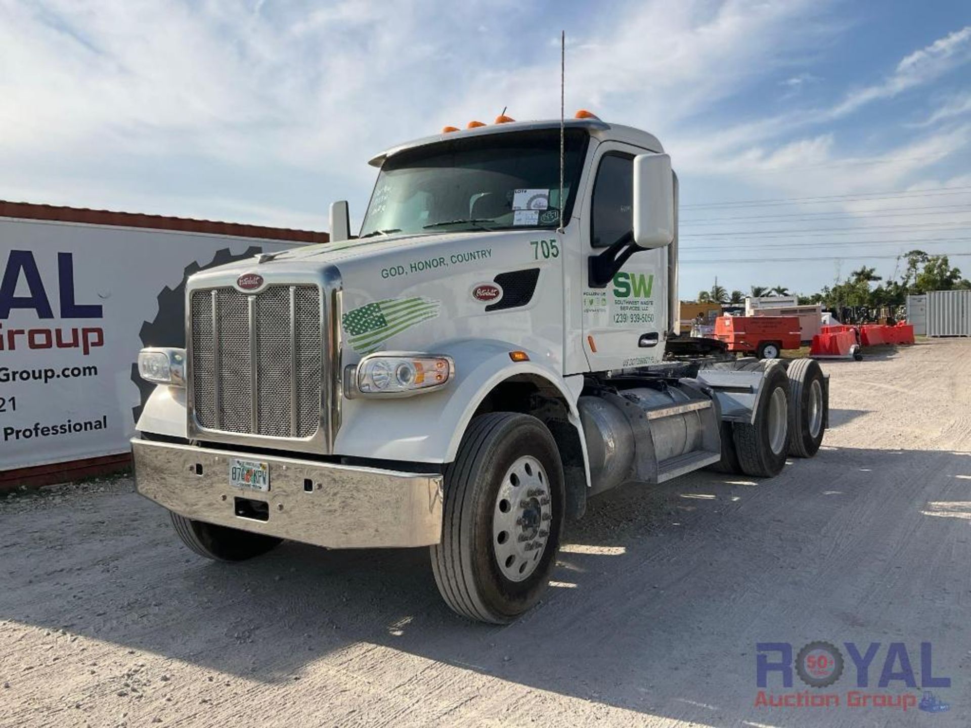 2022 Peterbuilt 567 T/A Day Cab Truck Tractor With Wet Kit