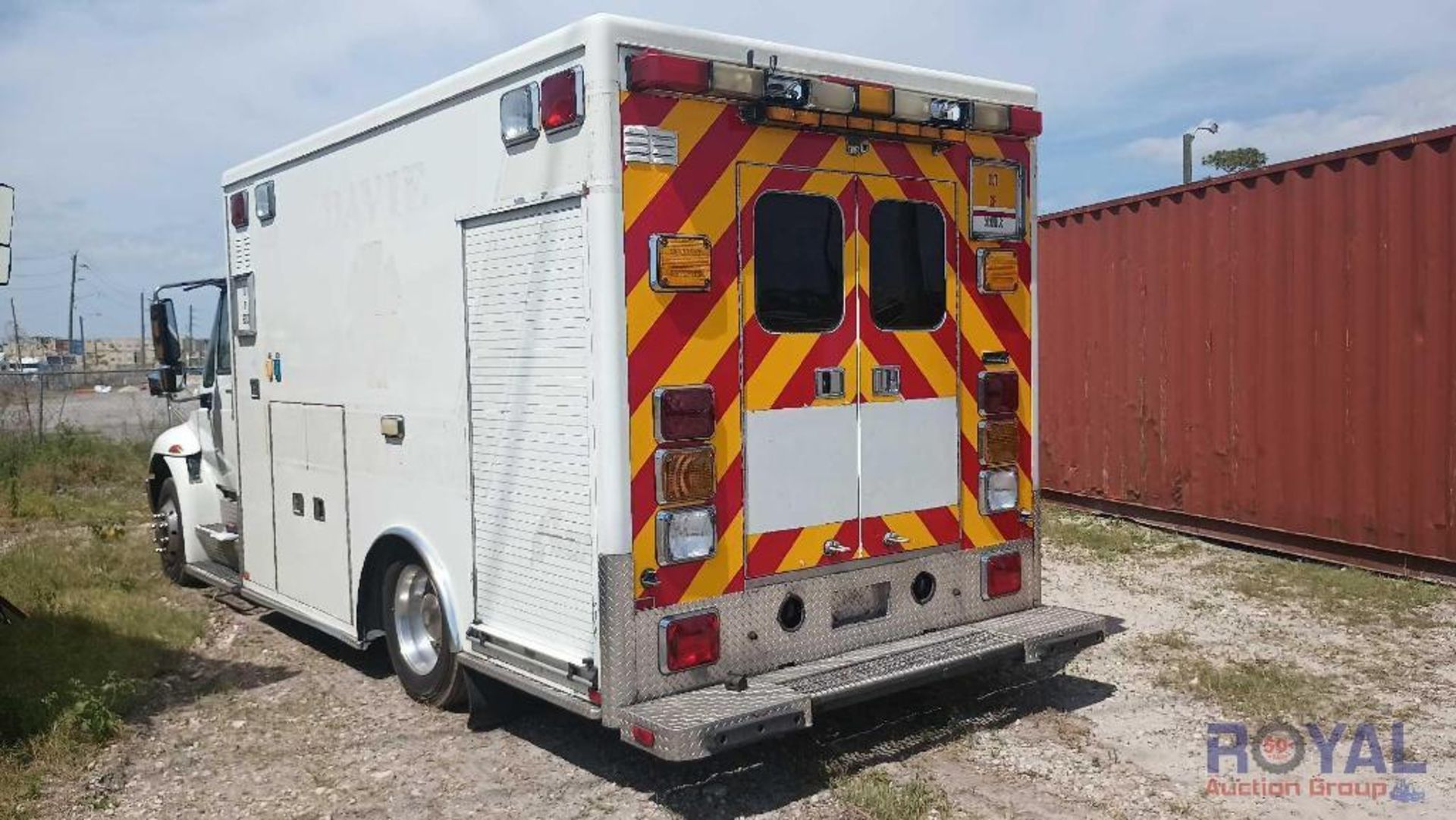 2006 International 4300 LP Ambulance - Image 2 of 51