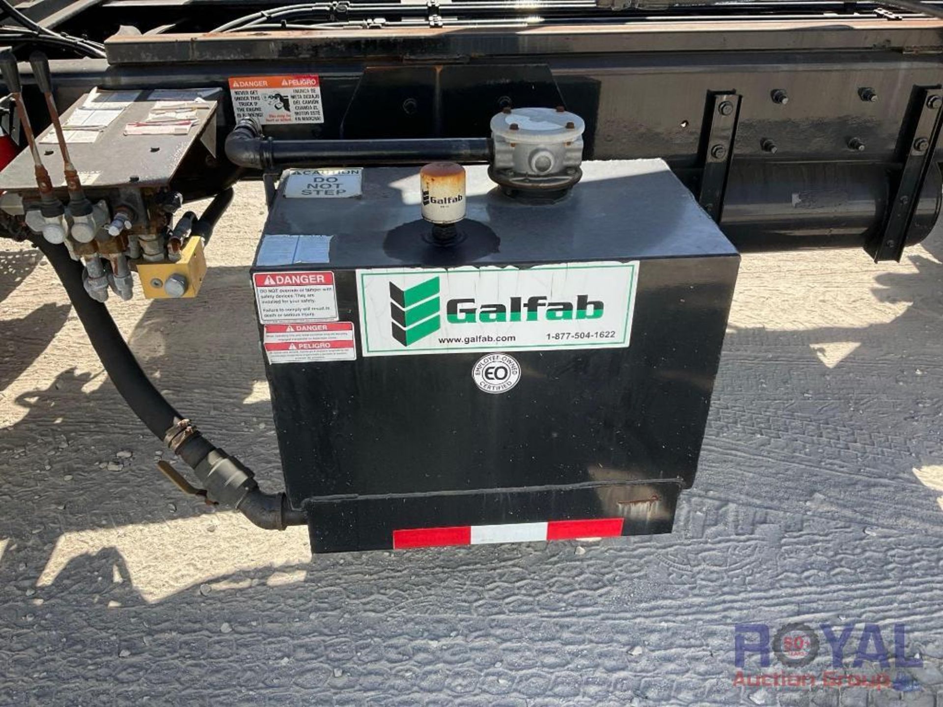 2020 International HV 607 GALFAB 60,000LB T/A Rolloff Truck (911 miles) - Image 25 of 46