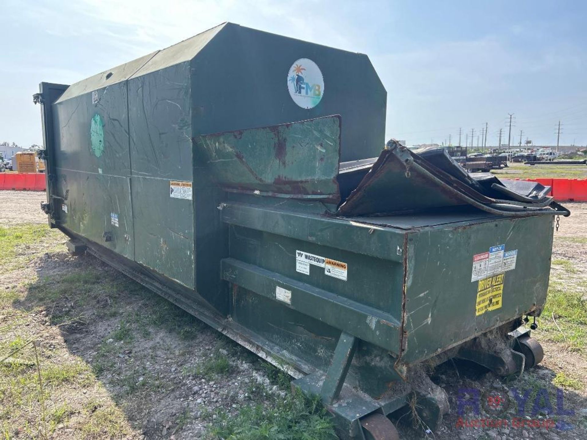 2021 Wastequip 265XP Self-Contained Trash Compactor - Image 4 of 6