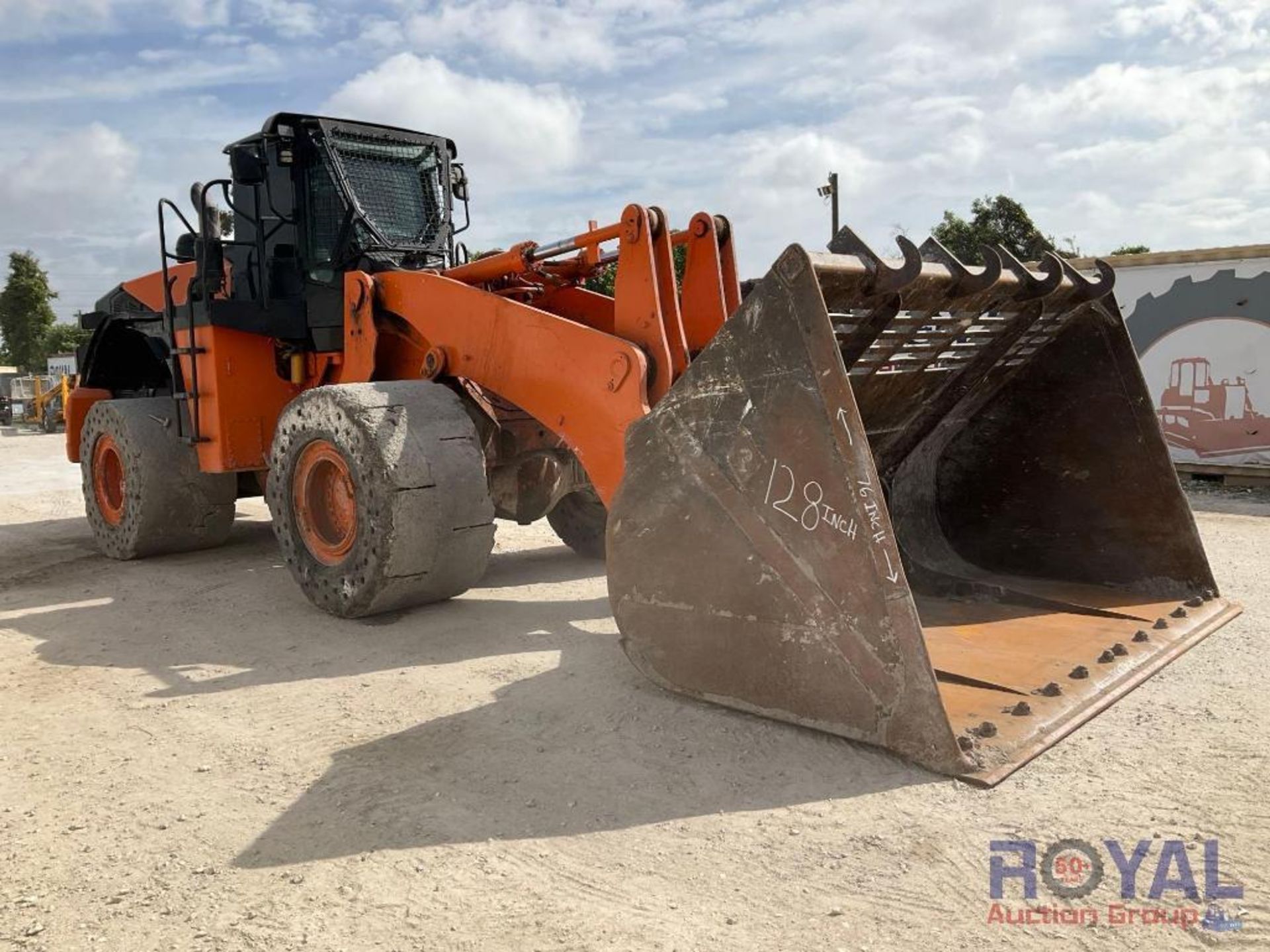 2019 Hitachi ZW370-6 Articulated Wheel Loader - Image 4 of 54
