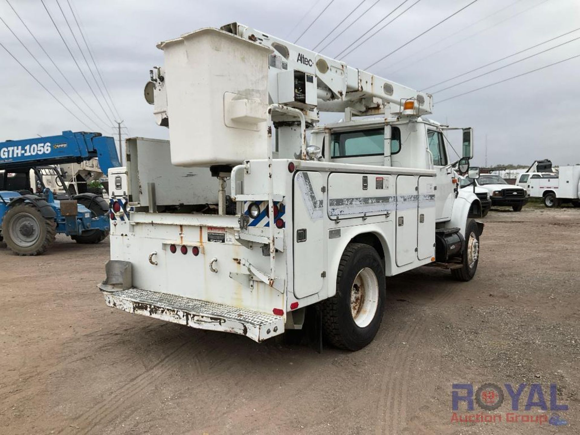 2001 International 4800 Altec L42A Bucket Truck - Image 3 of 31