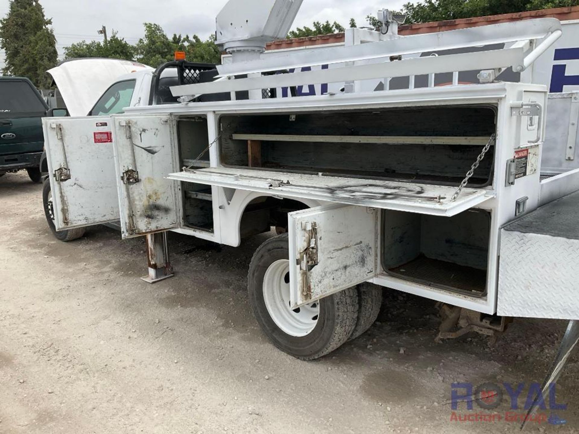 2009 Ford F550 4x4 Altec AT37-G Bucket Truck - Image 34 of 40