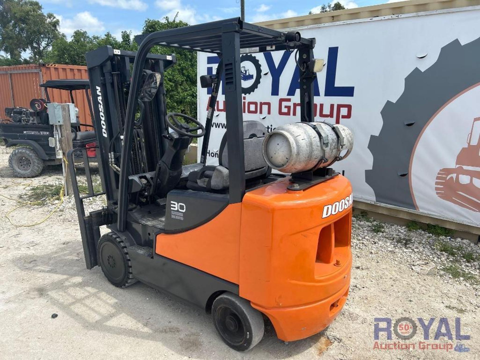 Doosan GC30E-5 6,000LB Cushion Tire Forklift - Image 4 of 31