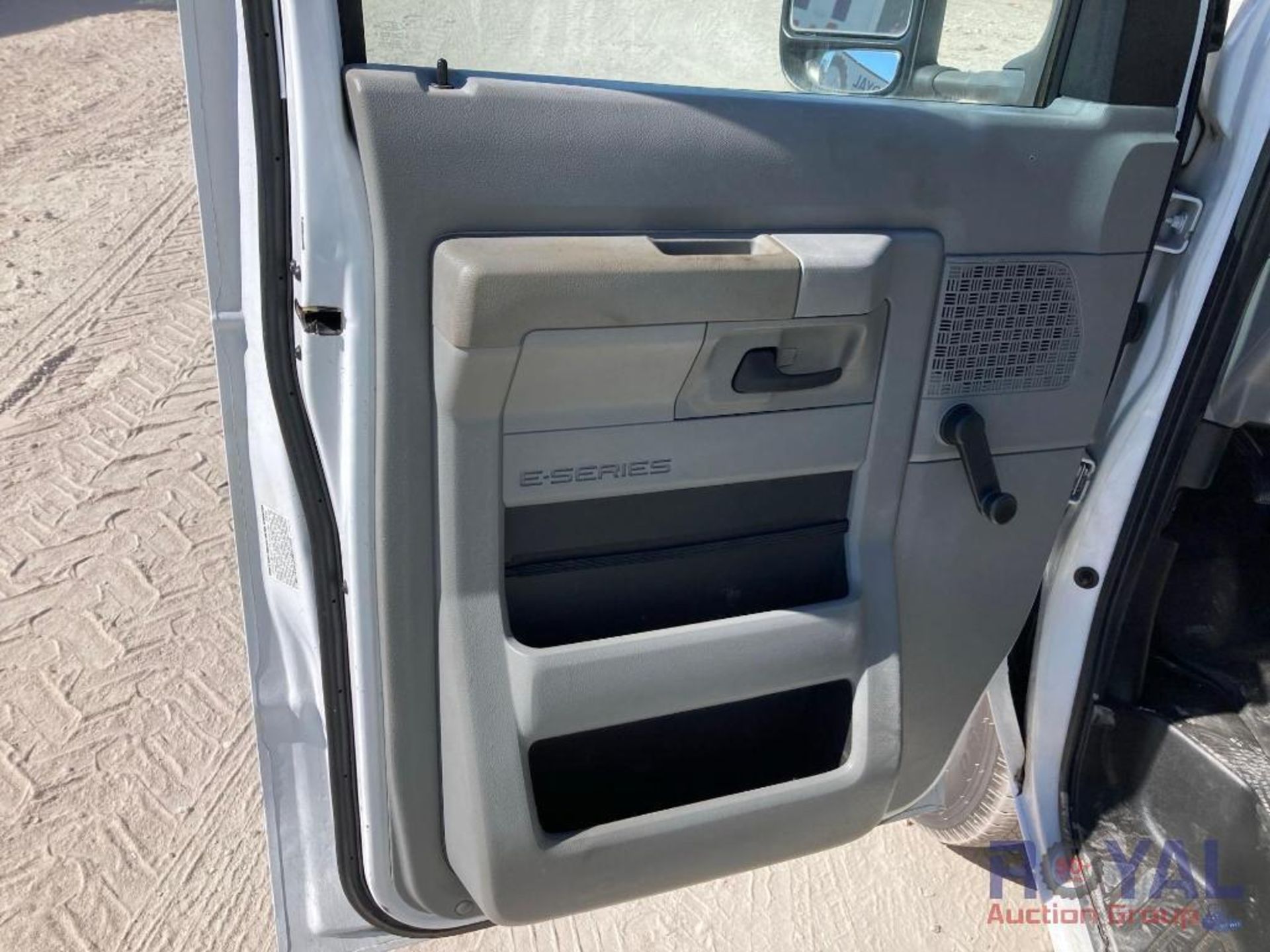 2016 Ford E350 Cutaway Service Van - Image 12 of 31