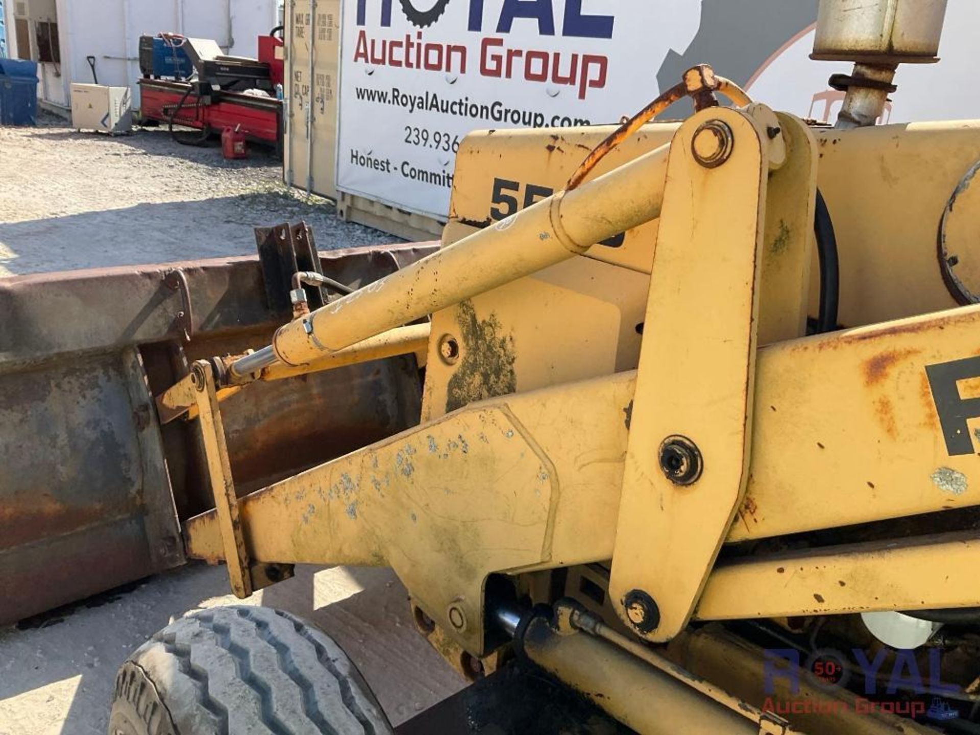 Ford 555B Loader Backhoe - Image 35 of 48