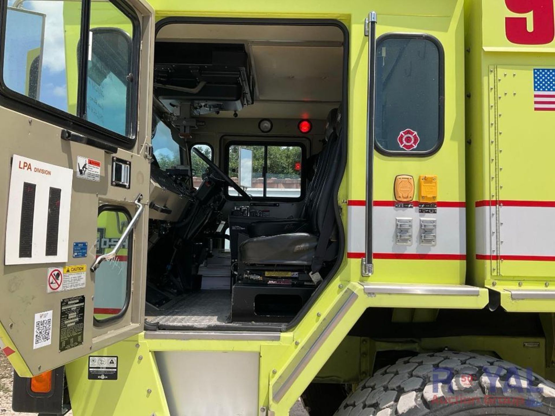 1998 Oshkosh T-series/P-19/Striker T-1500 4x4 Fire Rescue Water Truck - Image 19 of 61