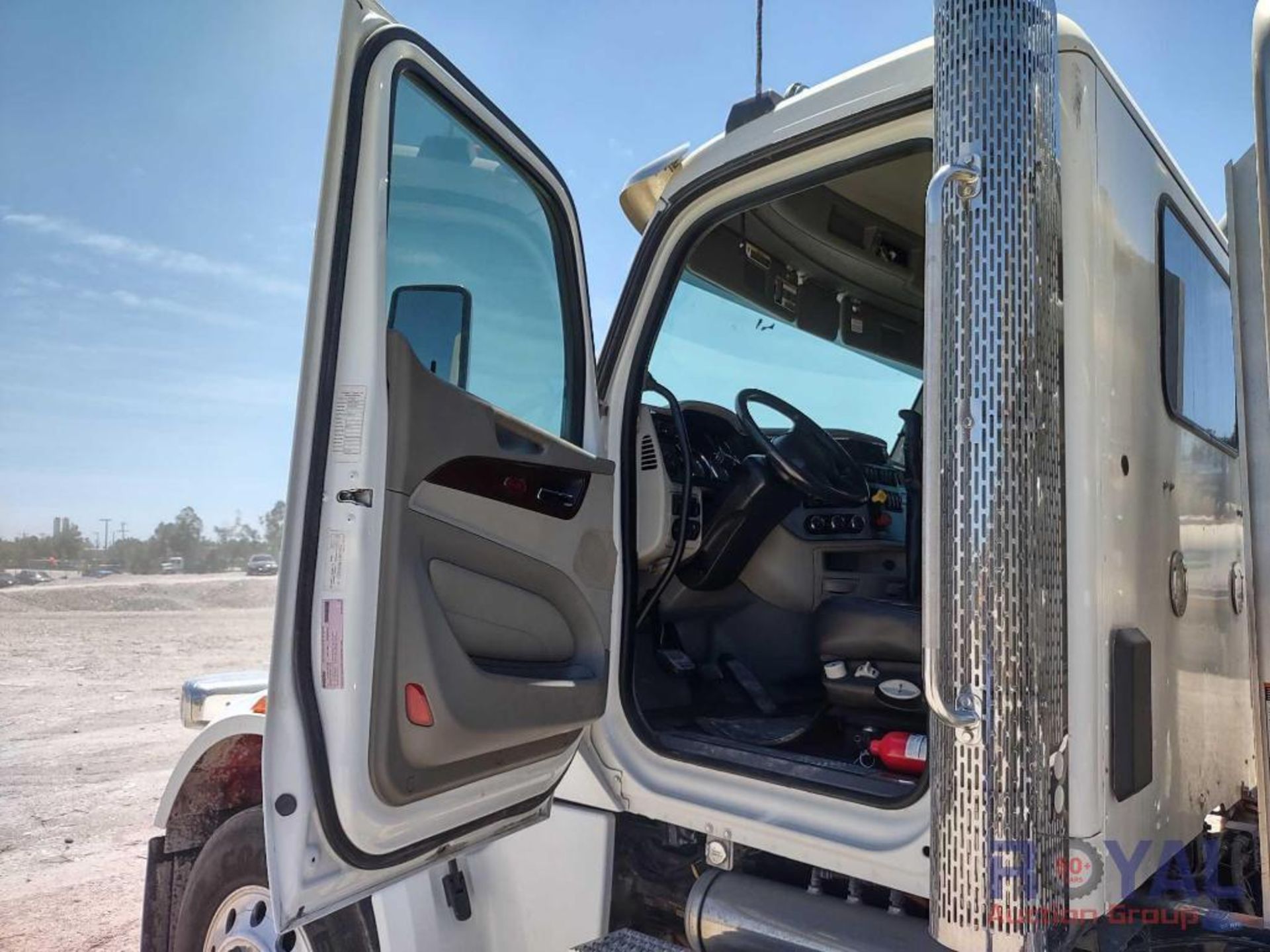 2022 Peterbuilt 567 T/A Day Cab Truck Tractor With Wet Kit - Image 19 of 55